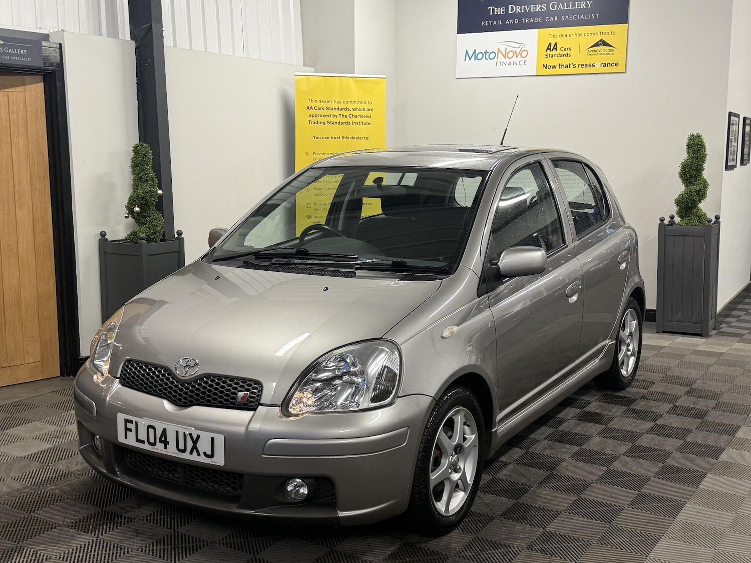 Used Toyota Yaris 2004 for sale - 77386222: Photo 2