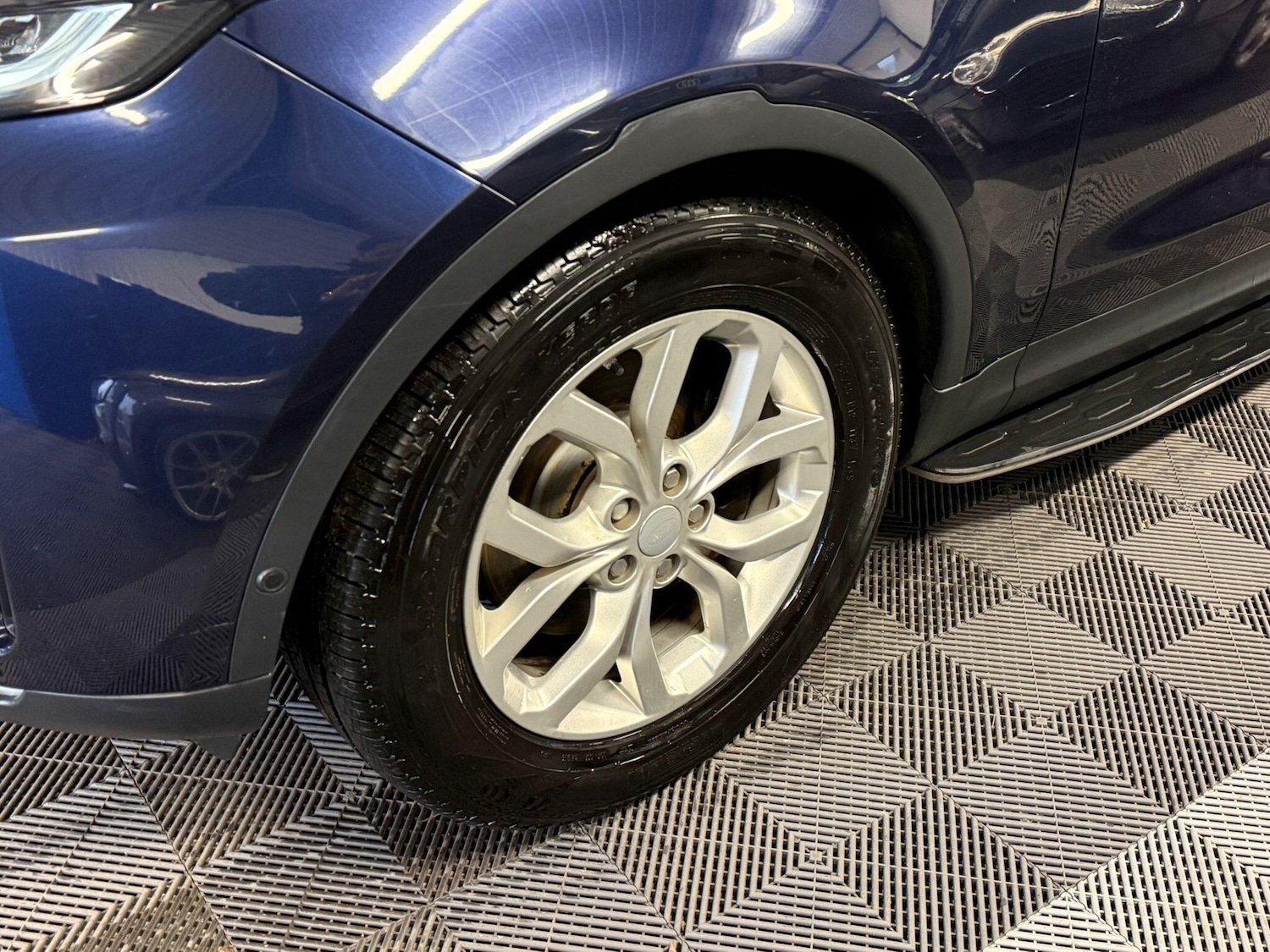 Used Land Rover Discovery 2017 for sale - 77091521: Photo 5