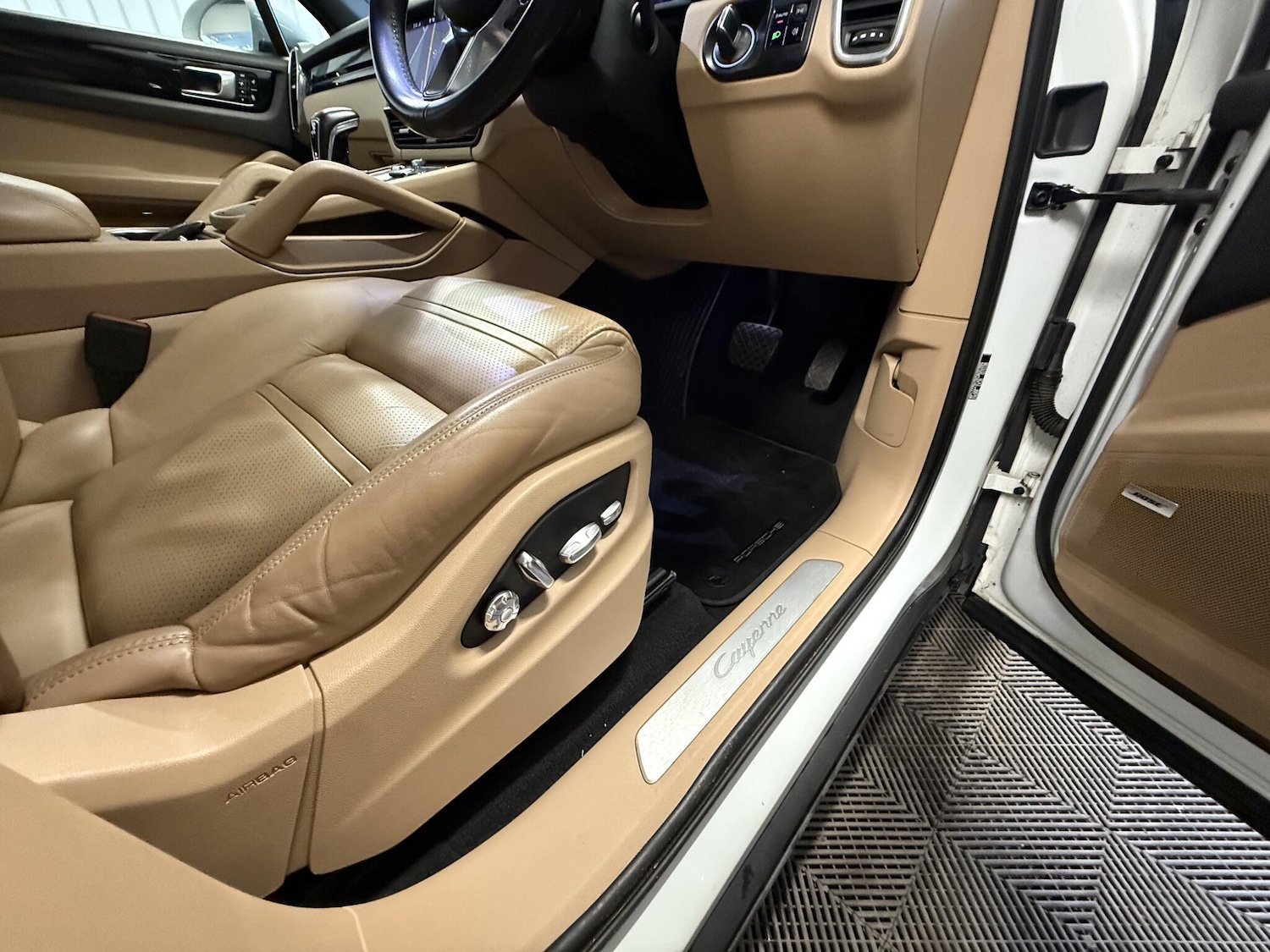 Used Porsche Cayenne 2018 for sale - 77175281: Photo 16