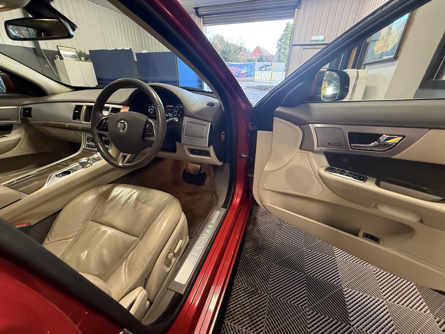 Used Jaguar XF 2013 for sale - 78006890: Photo 11