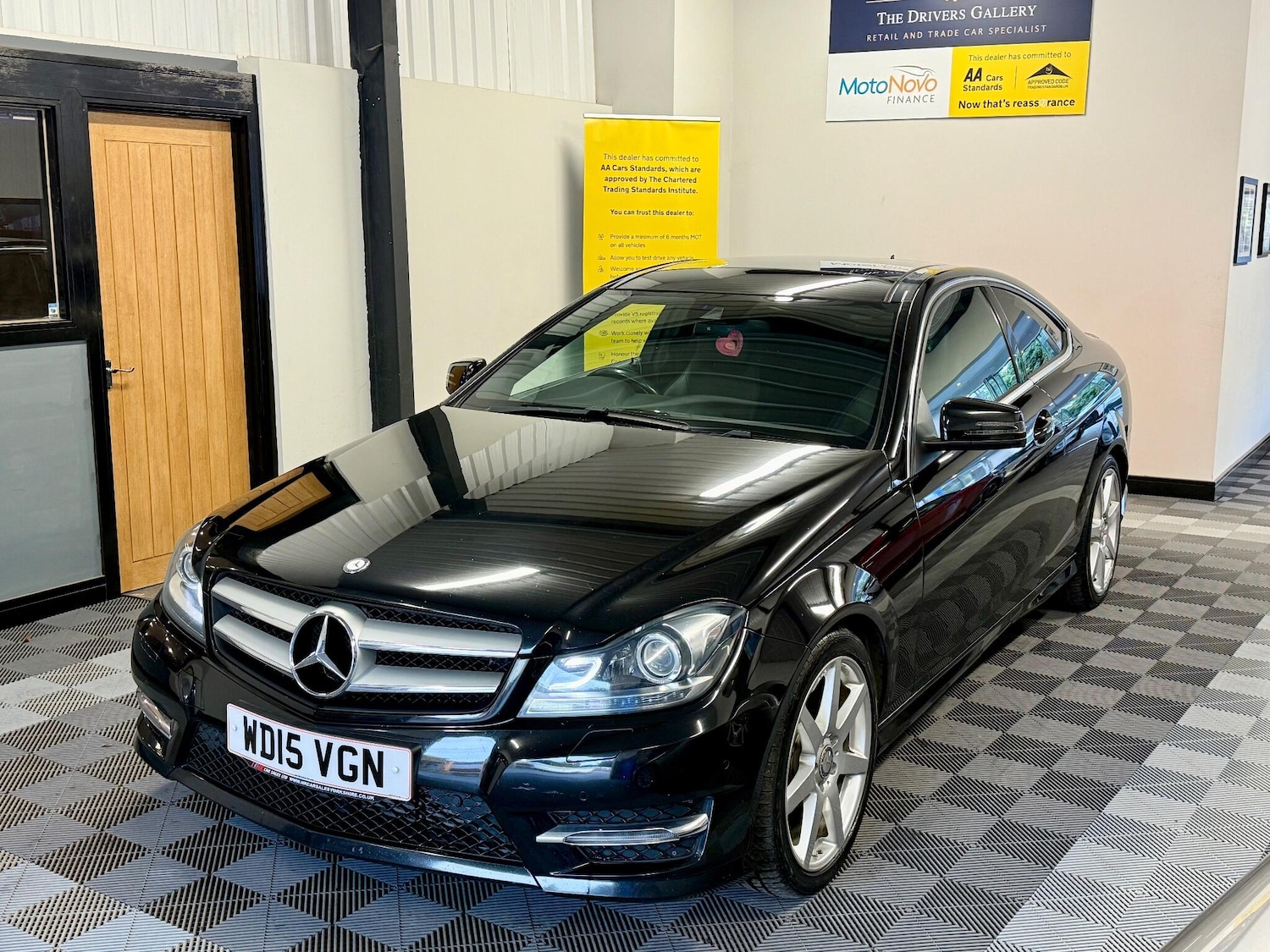 Used Mercedes-Benz C-Class 2015 for sale - 76121971: Photo 2