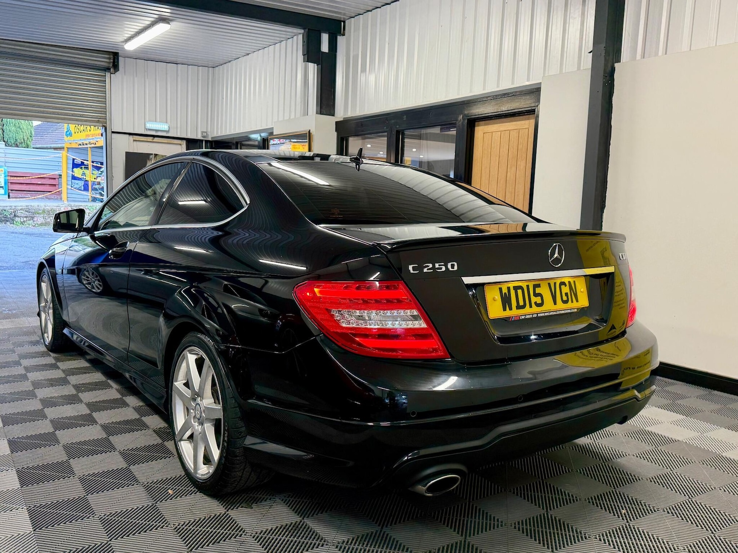 Used Mercedes-Benz C-Class 2015 for sale - 76121971: Photo 3