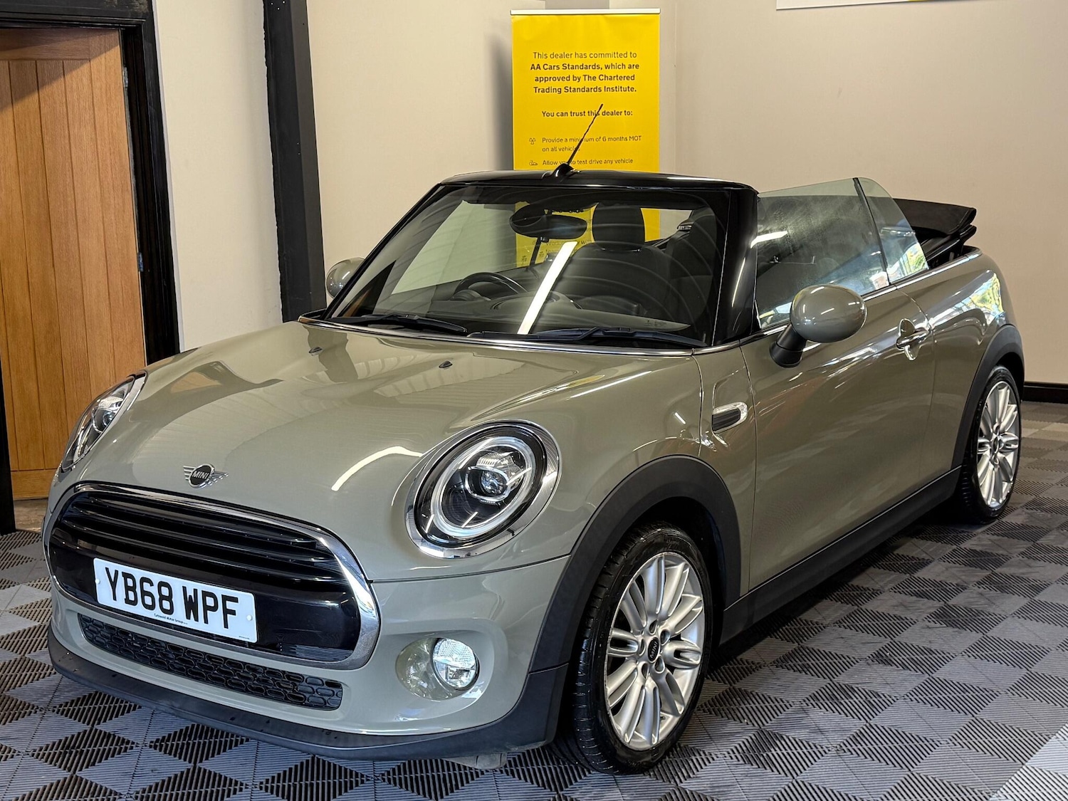 Used MINI Convertible 2018 for sale - 76992477: Photo 16