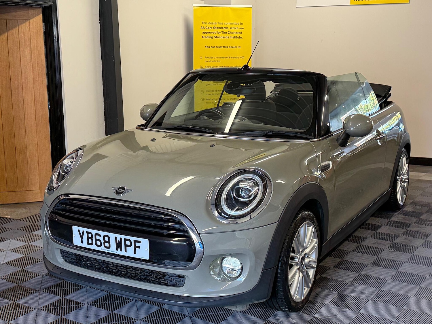 Used MINI Convertible 2018 for sale - 76992477: Photo 17