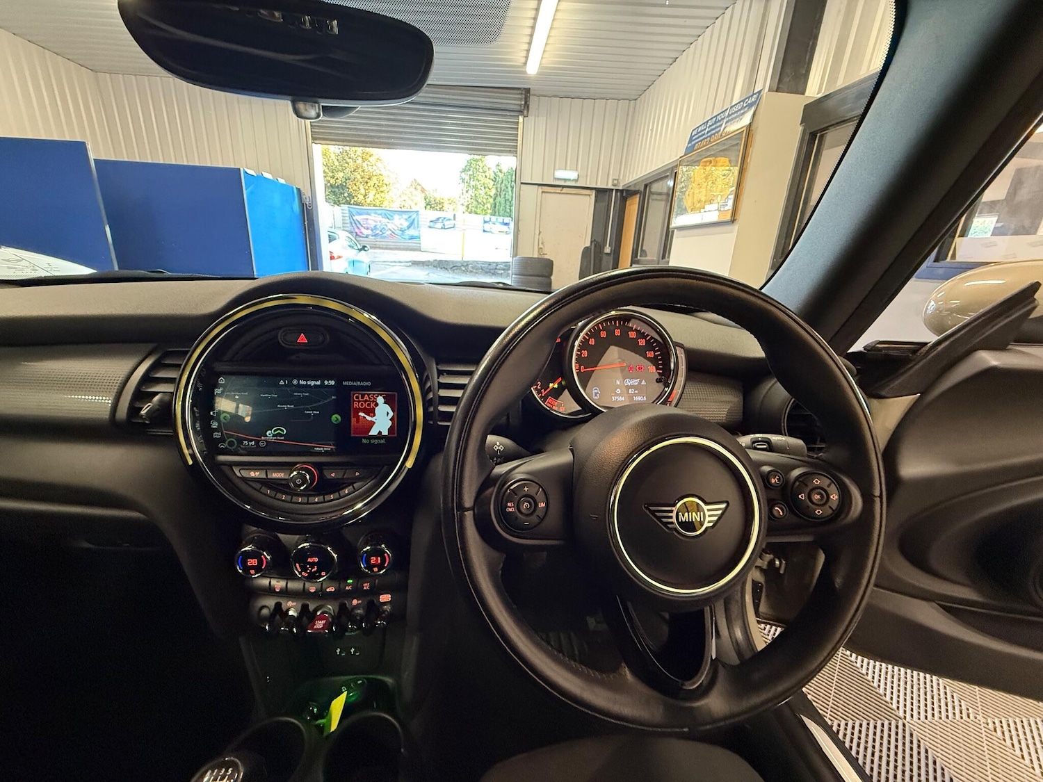 Used MINI Convertible 2018 for sale - 76992477: Photo 18