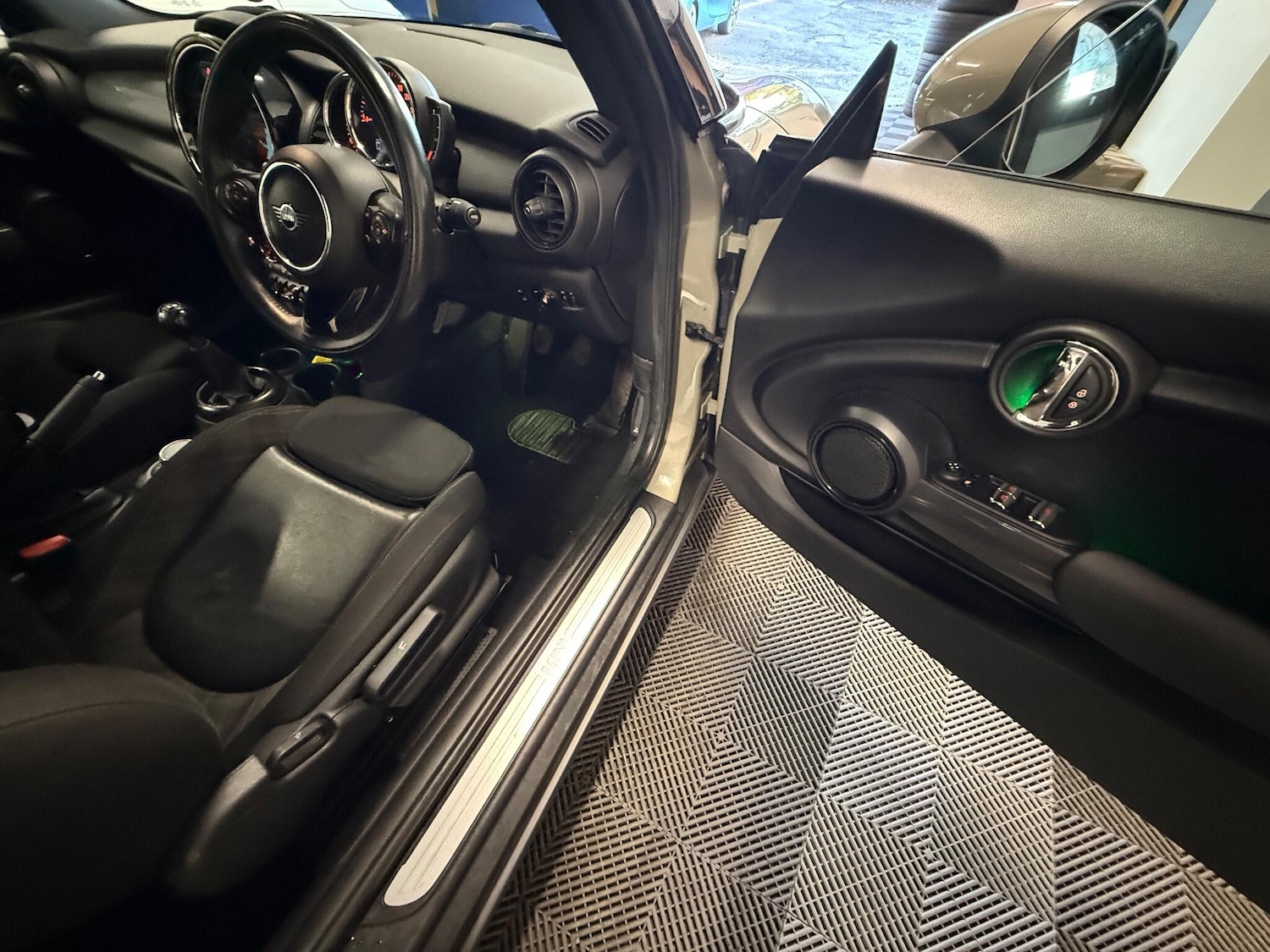 Used MINI Convertible 2018 for sale - 76992477: Photo 19