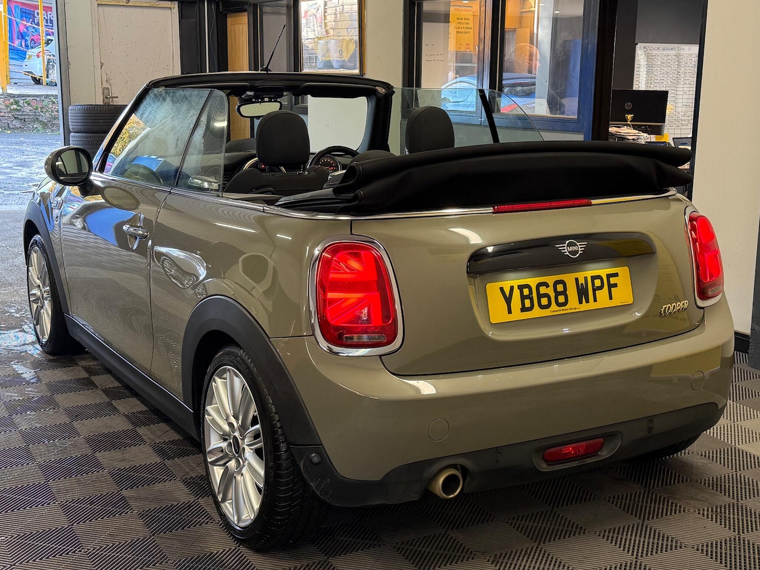 Used MINI Convertible 2018 for sale - 76992477: Photo 2