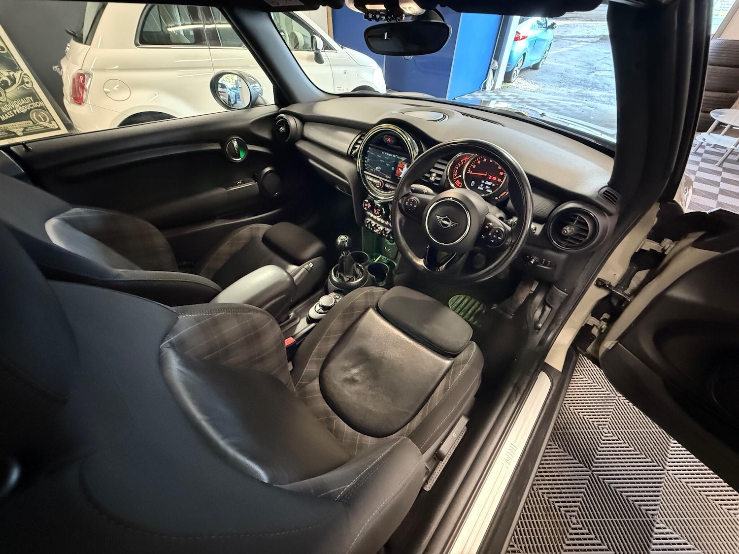 Used MINI Convertible 2018 for sale - 76992477: Photo 3