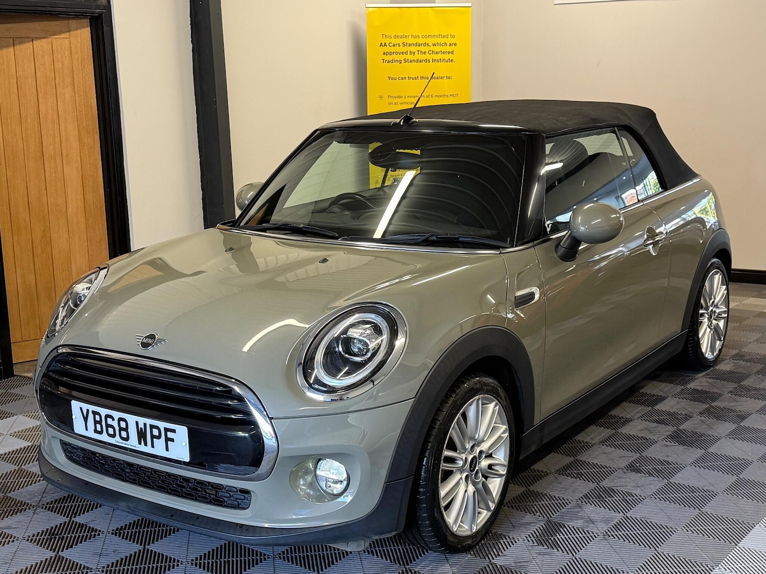 Used MINI Convertible 2018 for sale - 76992477: Photo 36