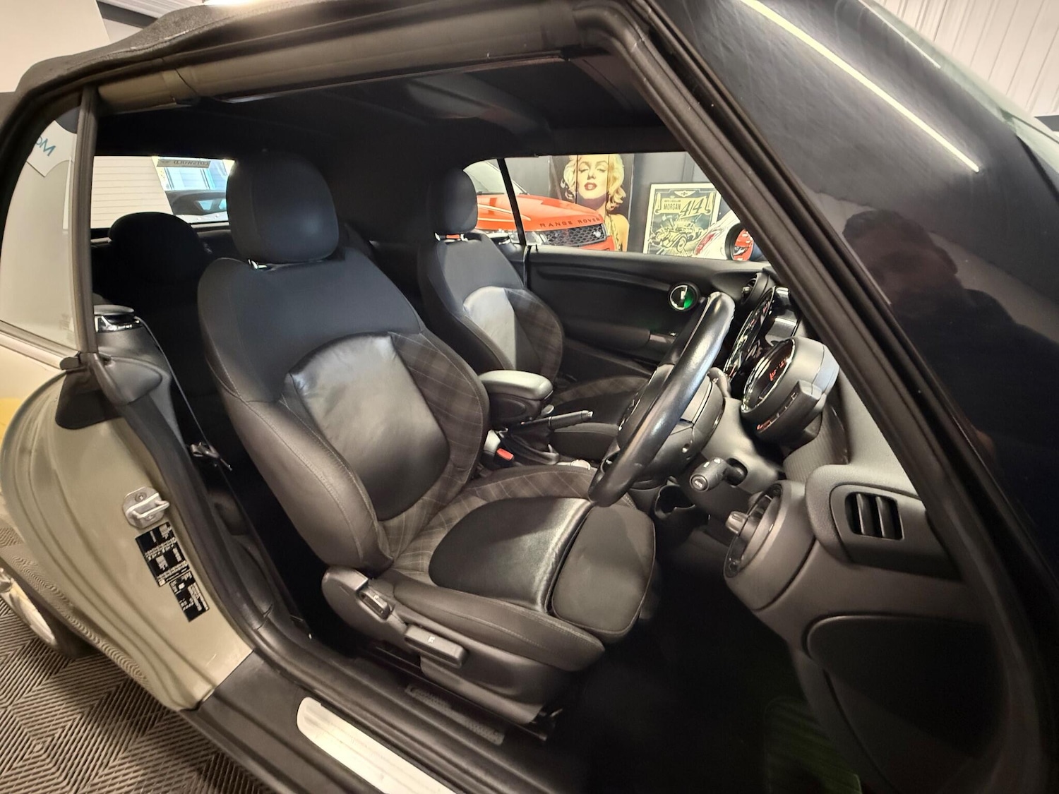 Used MINI Convertible 2018 for sale - 76992477: Photo 5