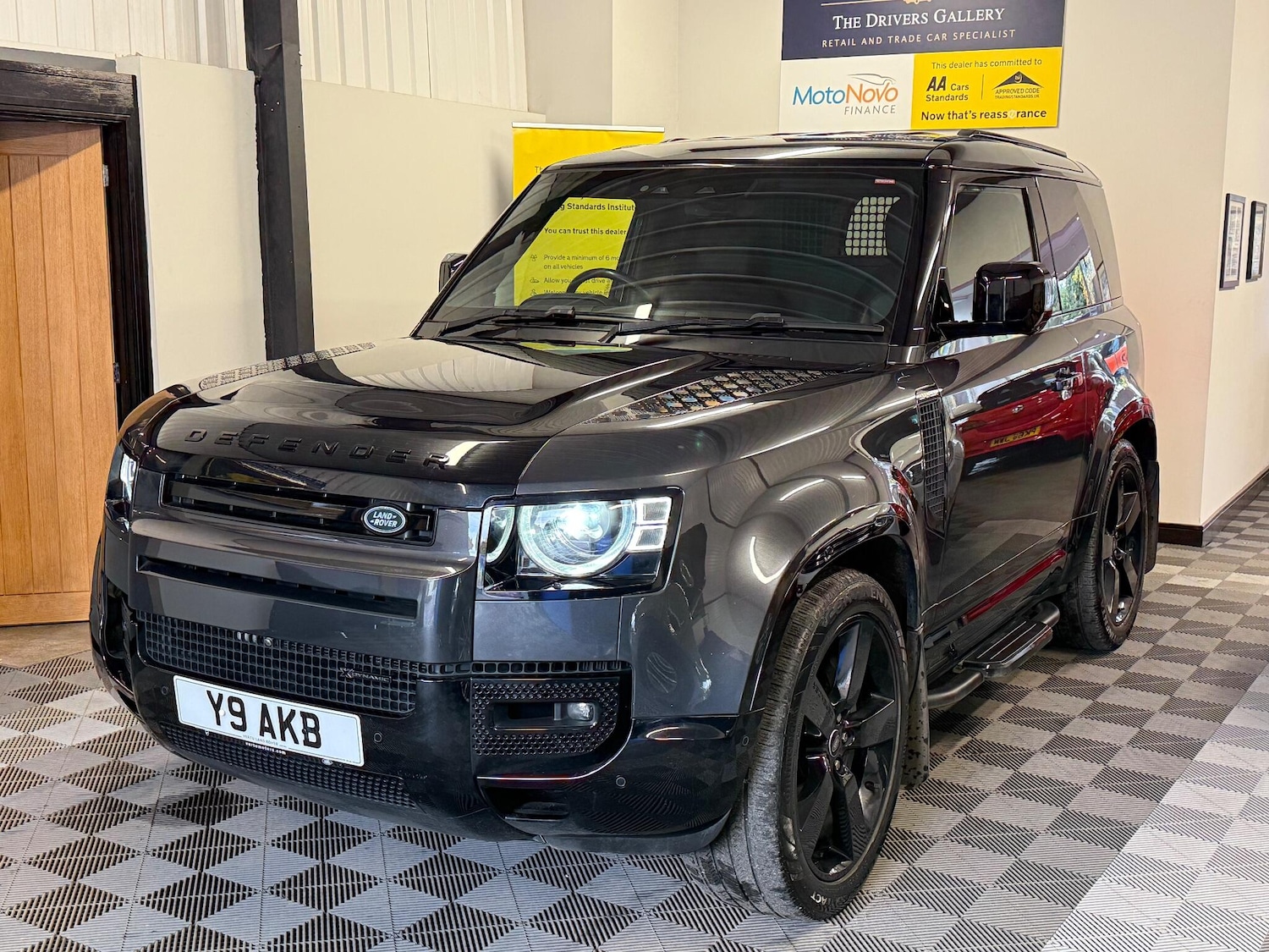 Used Land Rover Defender 2023 for sale - 76512870: Photo 2