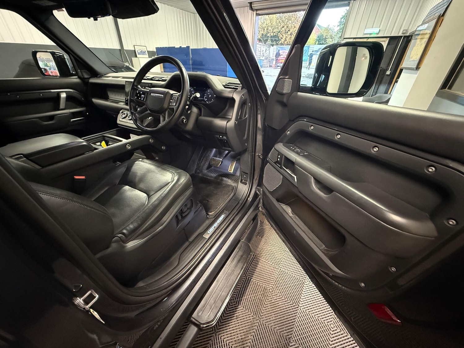 Used Land Rover Defender 2023 for sale - 76512870: Photo 28