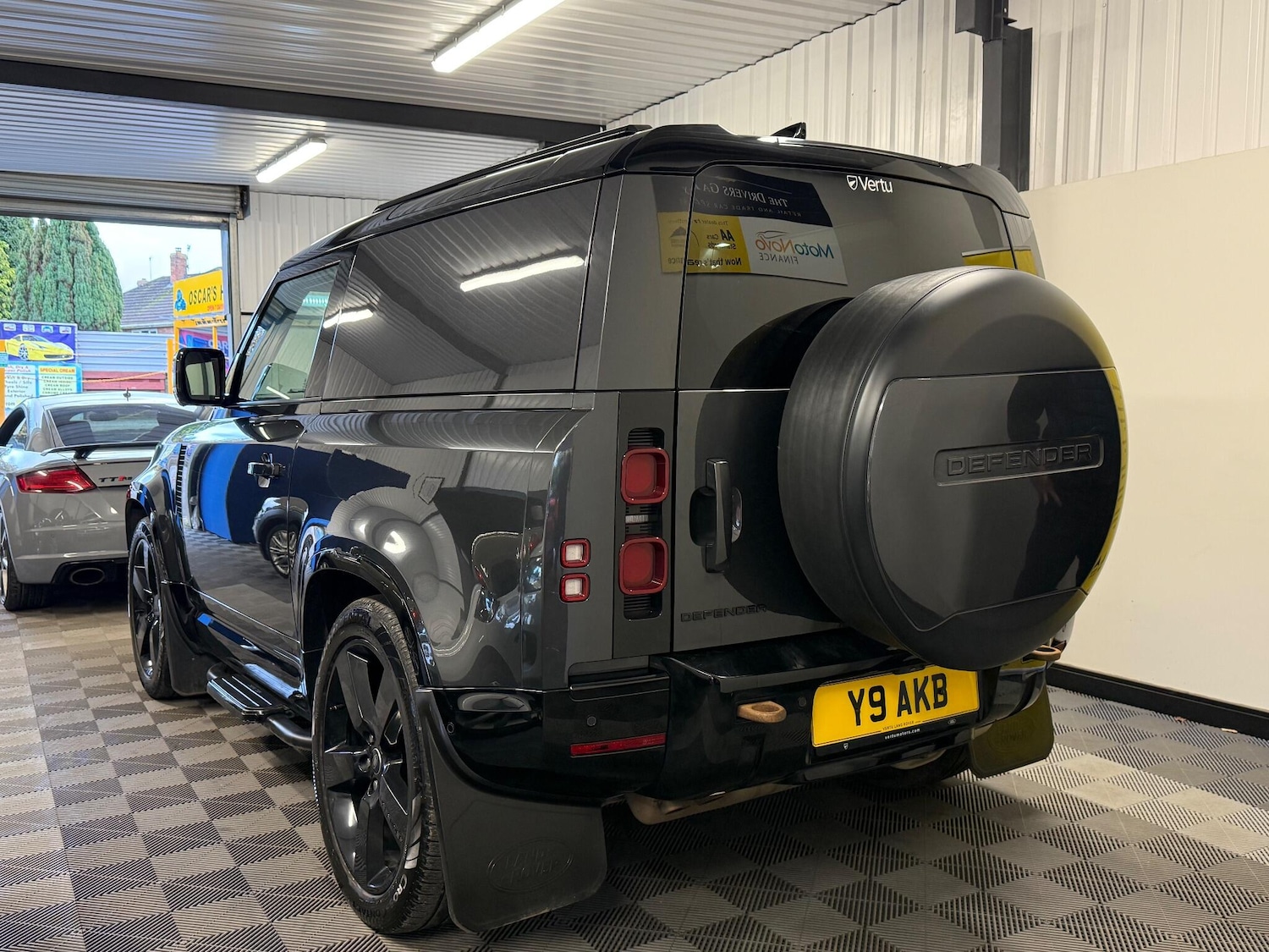 Used Land Rover Defender 2023 for sale - 76512870: Photo 3