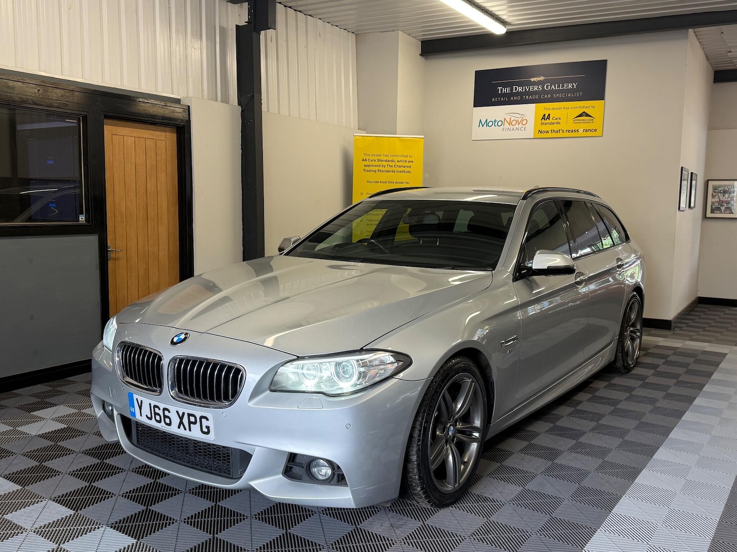 Used BMW 5 Series 2016 for sale - 76644873: Photo 1