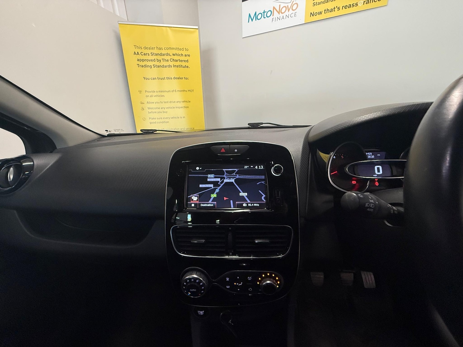 Used Renault Clio 2017 for sale - 76327266: Photo 11