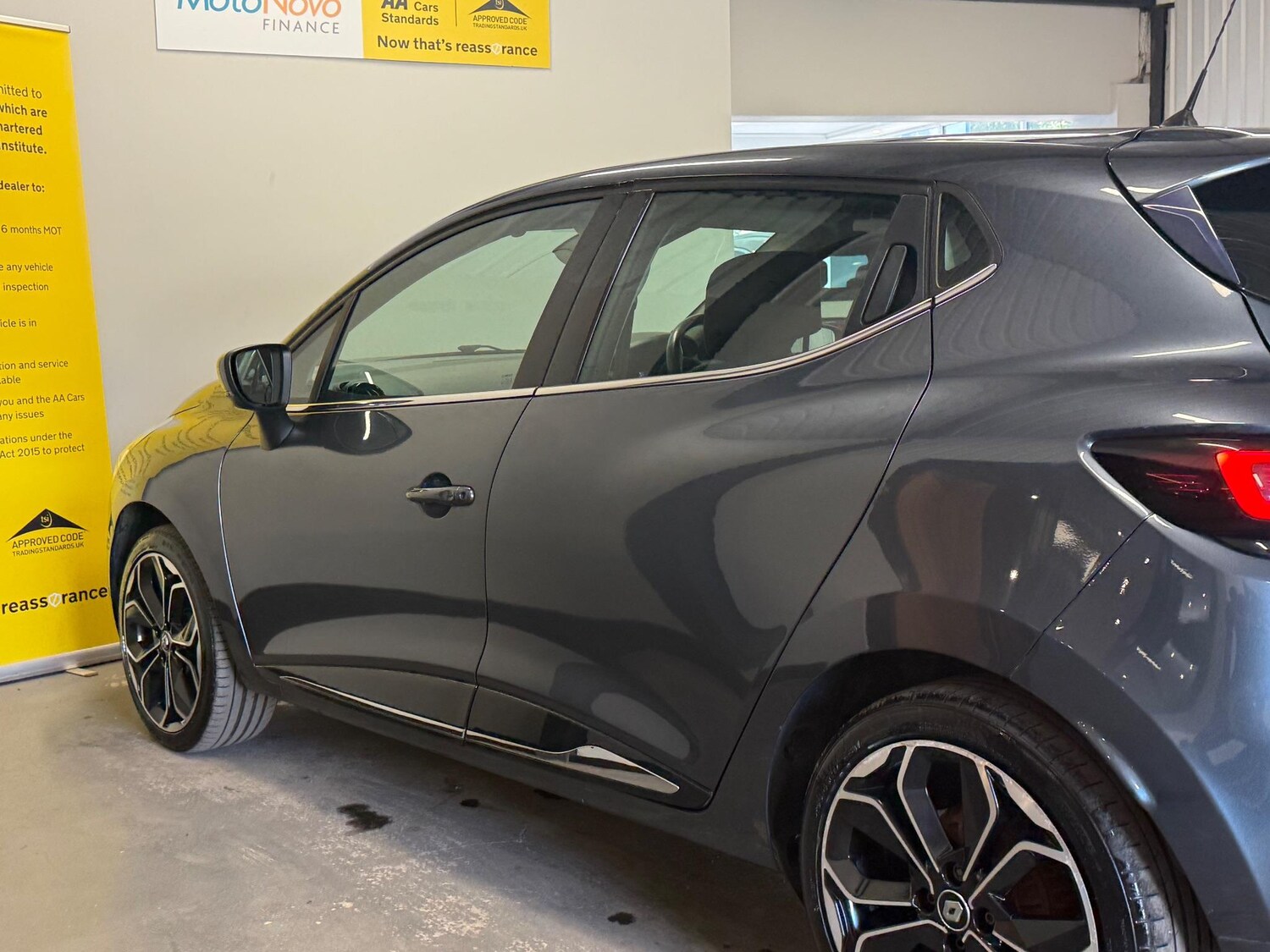 Used Renault Clio 2017 for sale - 76327266: Photo 17