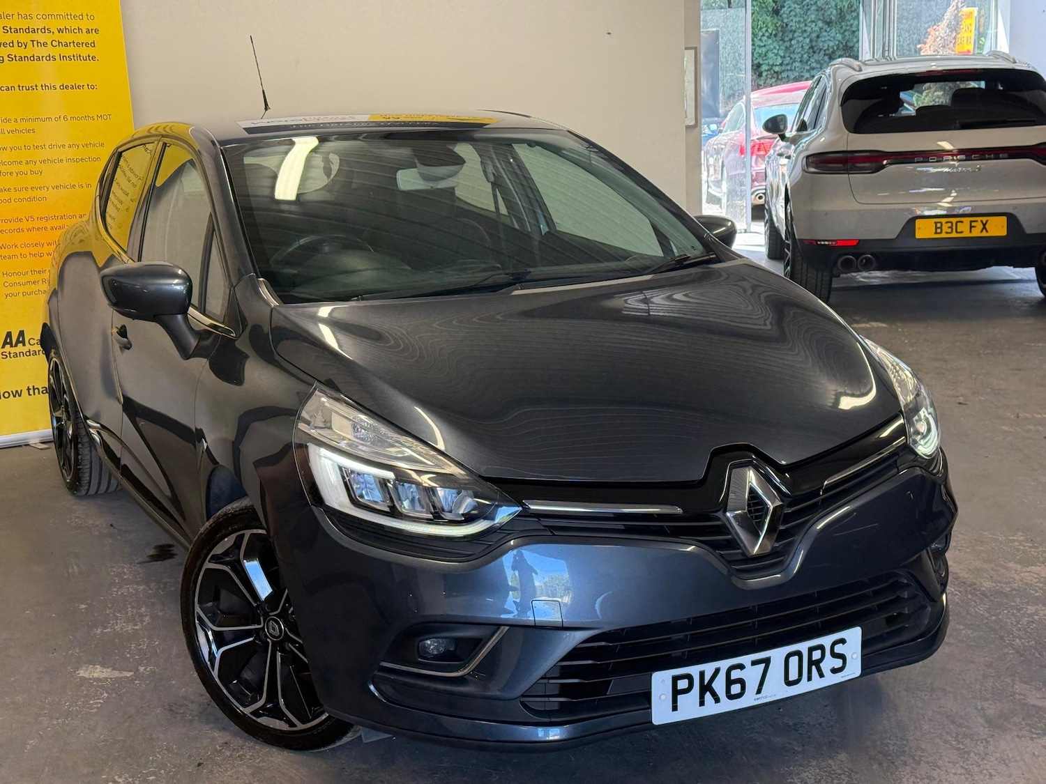 Used Renault Clio 2017 for sale - 76327266: Photo 2