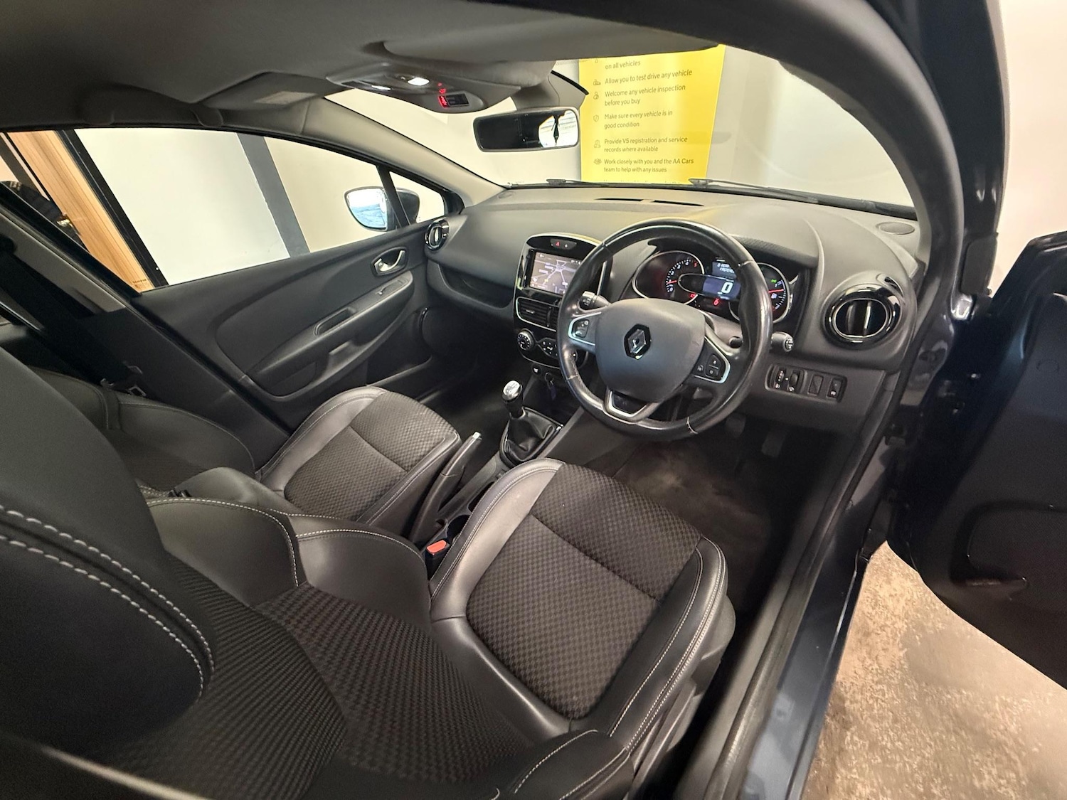 Used Renault Clio 2017 for sale - 76327266: Photo 4