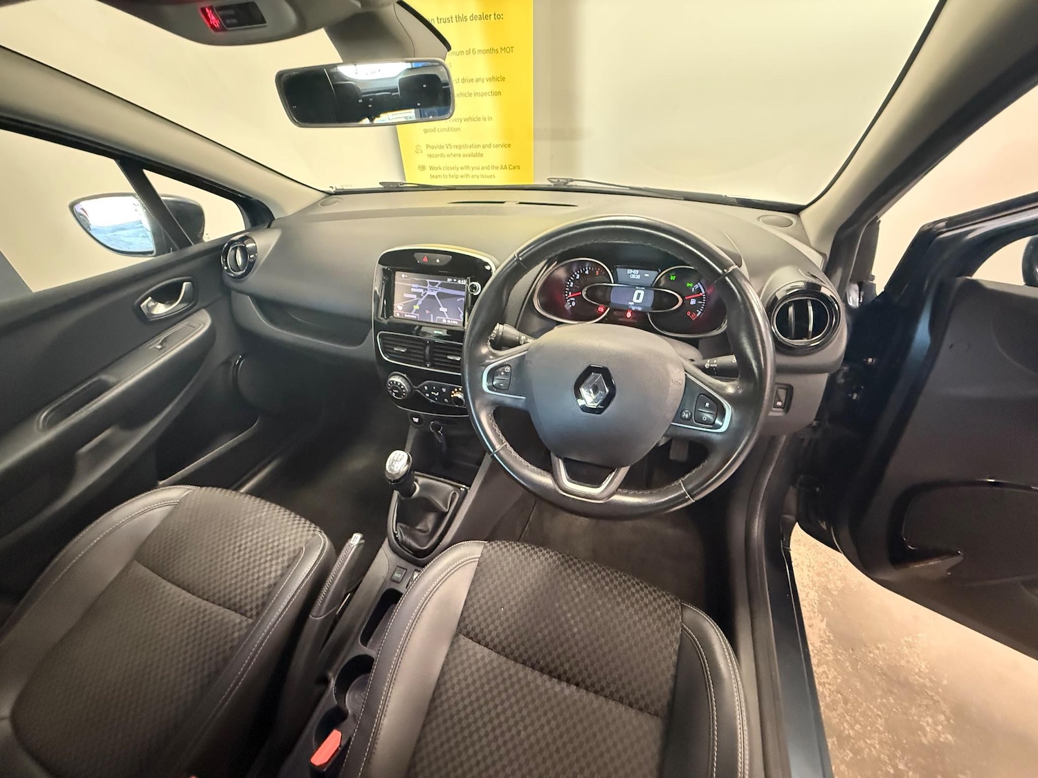 Used Renault Clio 2017 for sale - 76327266: Photo 5