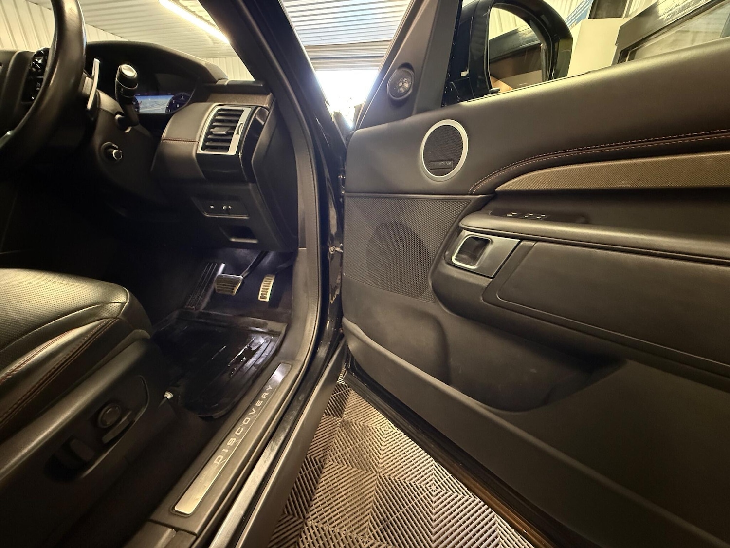 Used Land Rover Discovery for sale - 76898240: Photo 15