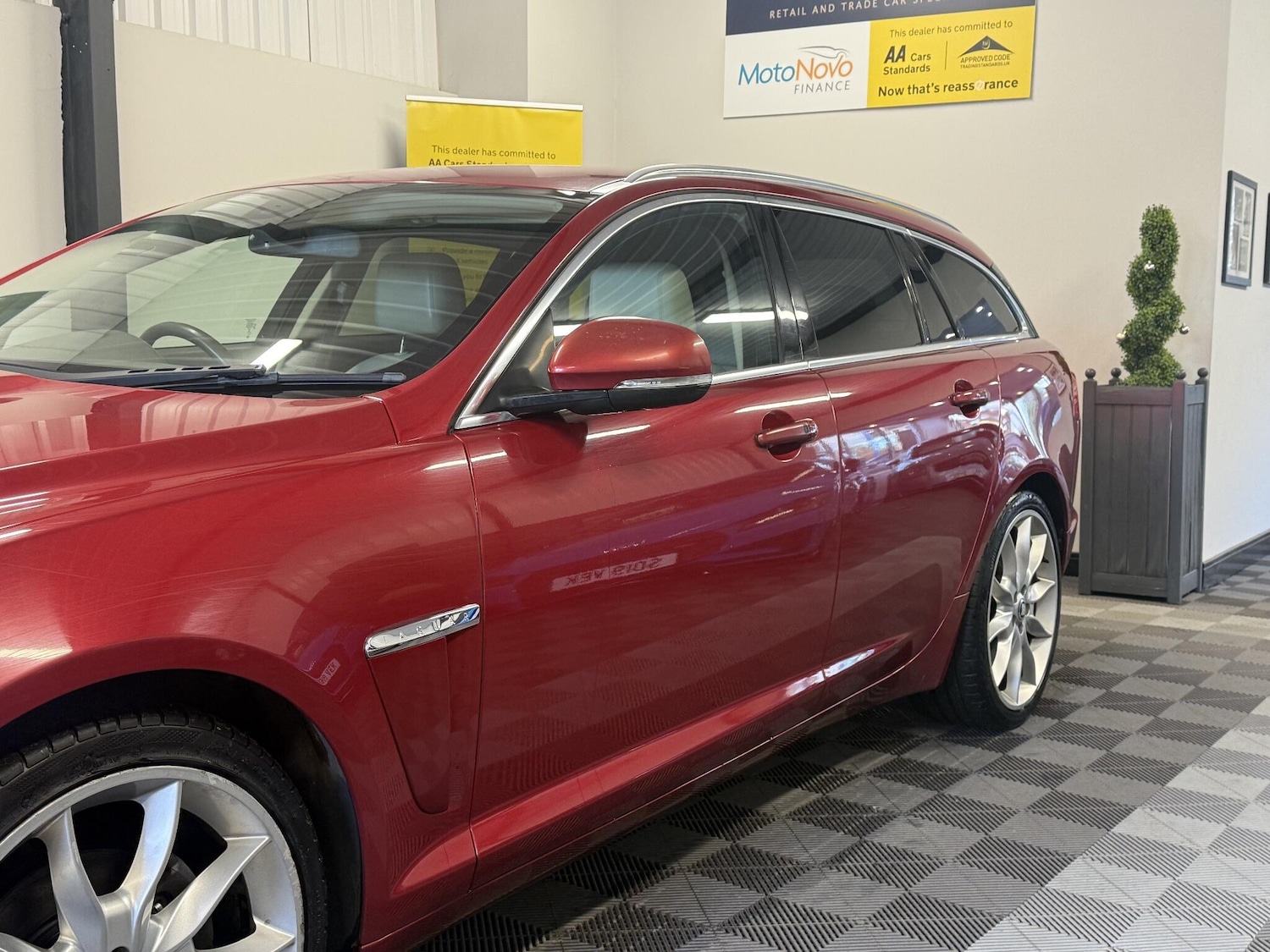 Used Jaguar XF 2013 for sale - 76801806: Photo 18