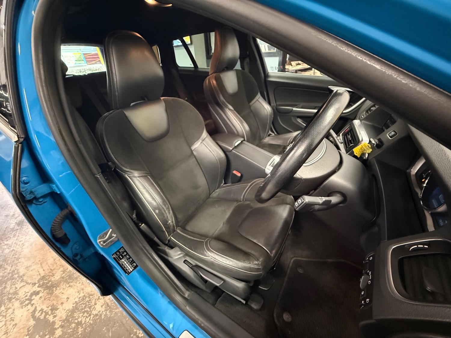 Used Volvo V60 2015 for sale - 76041775: Photo 11