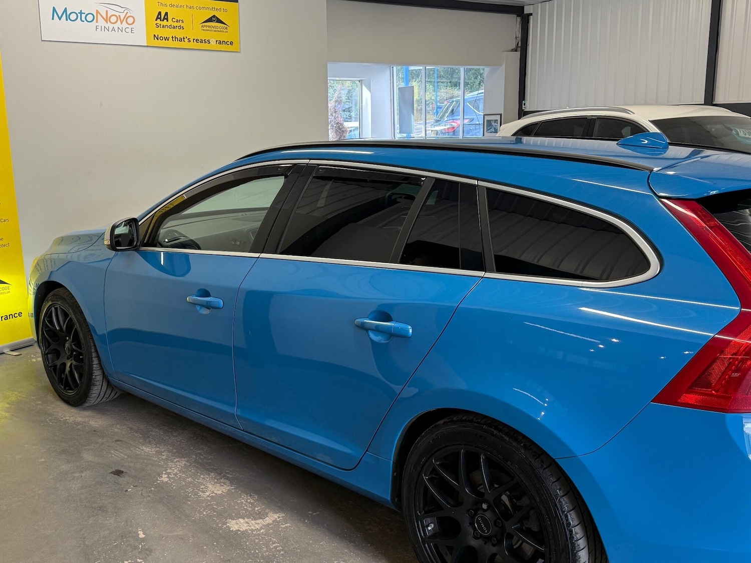 Used Volvo V60 2015 for sale - 76041775: Photo 15