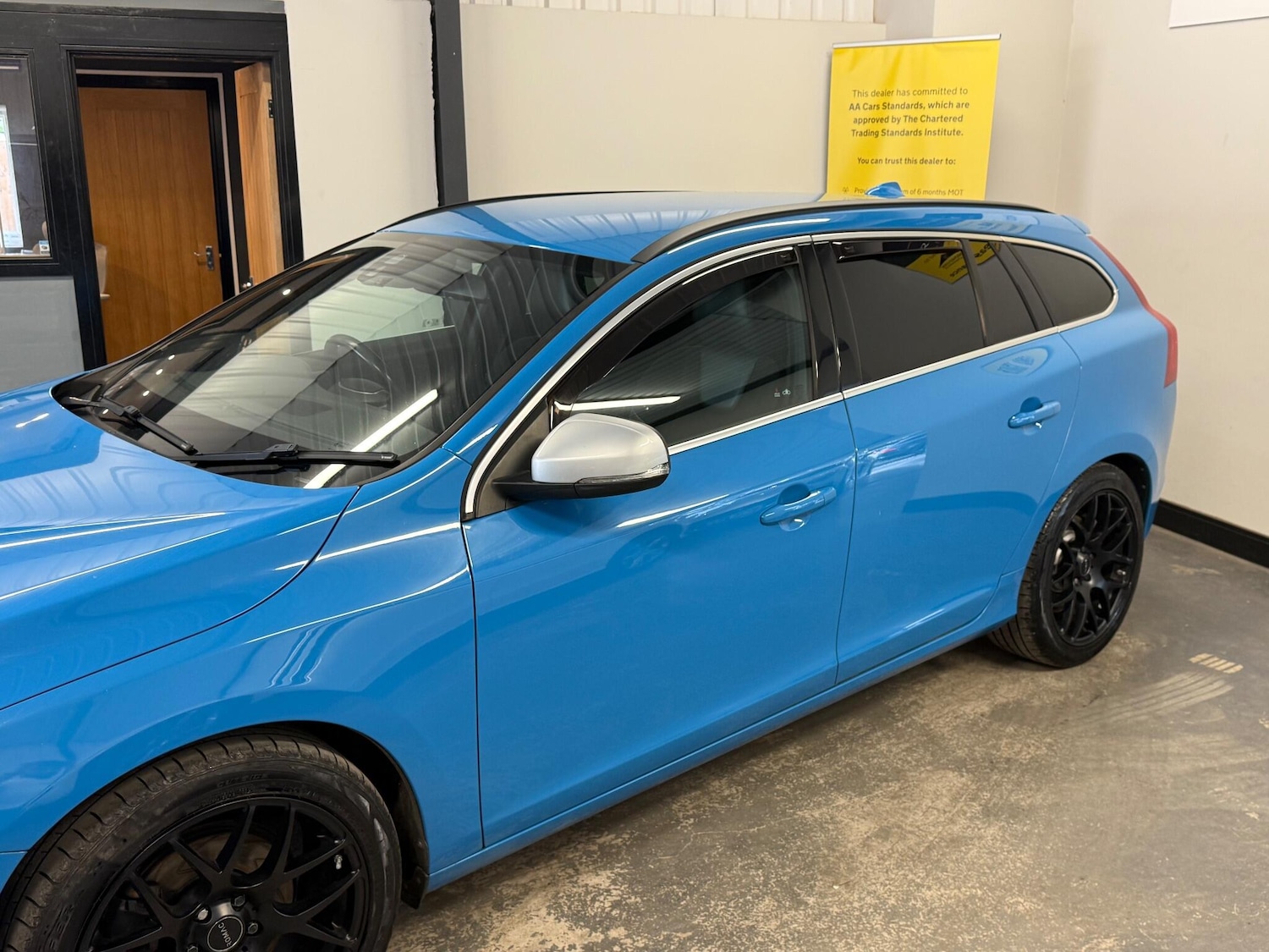 Used Volvo V60 2015 for sale - 76041775: Photo 18
