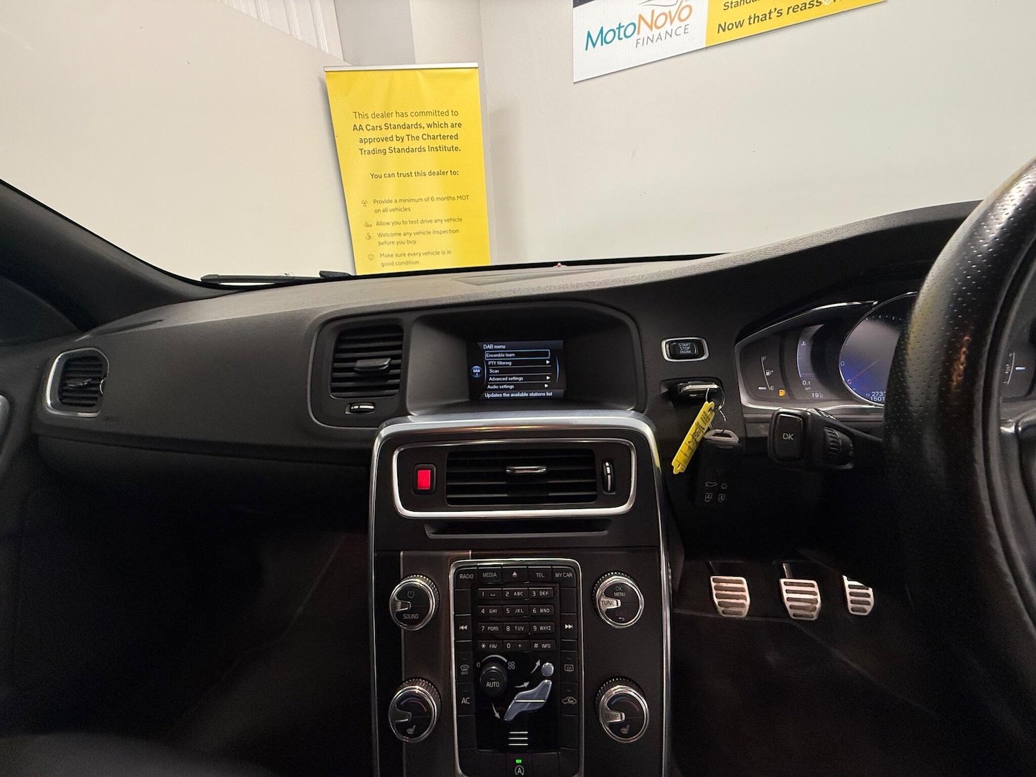 Used Volvo V60 2015 for sale - 76041775: Photo 8