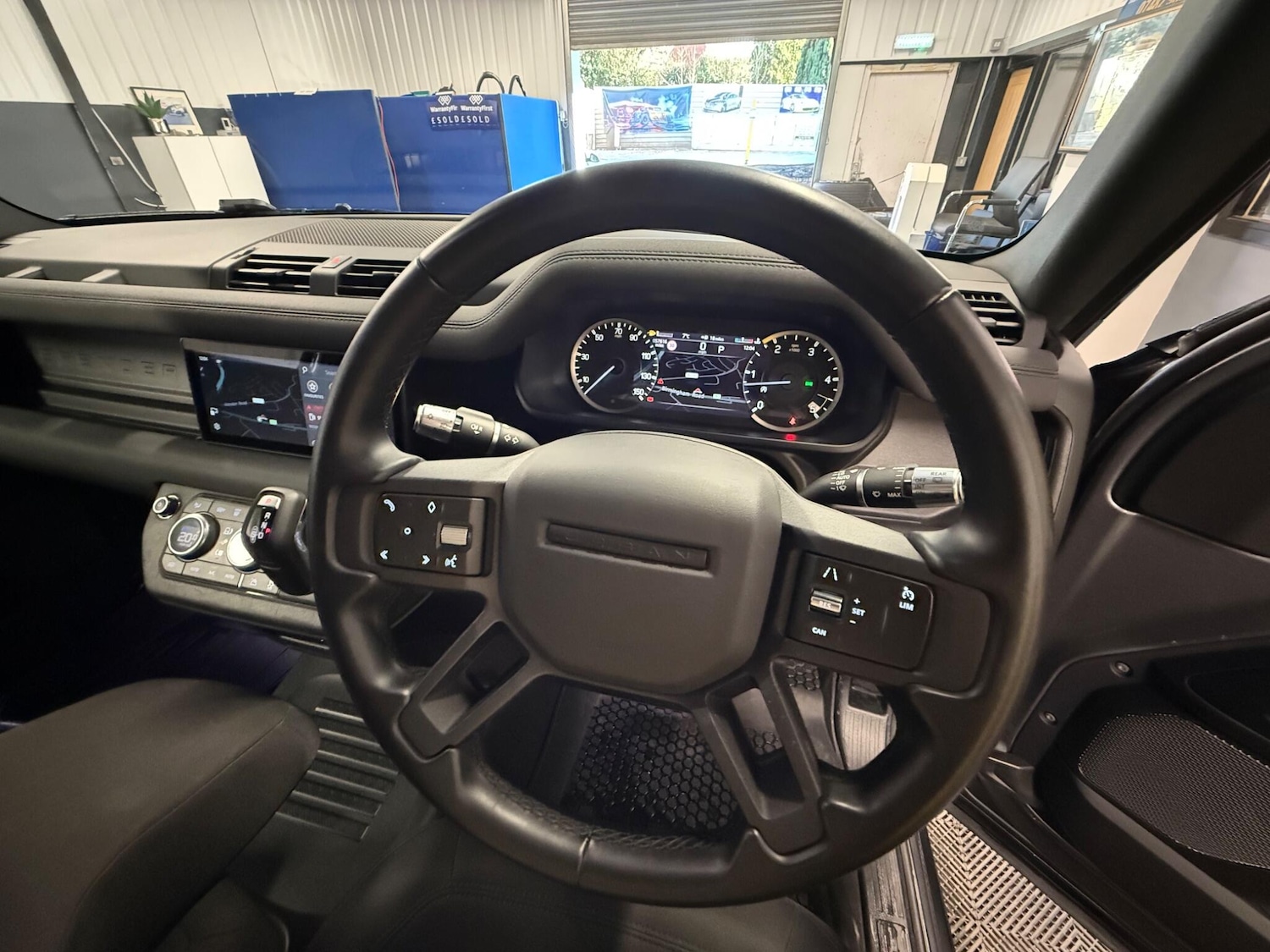 Used Land Rover Defender 90 2021 for sale - 76620506: Photo 30