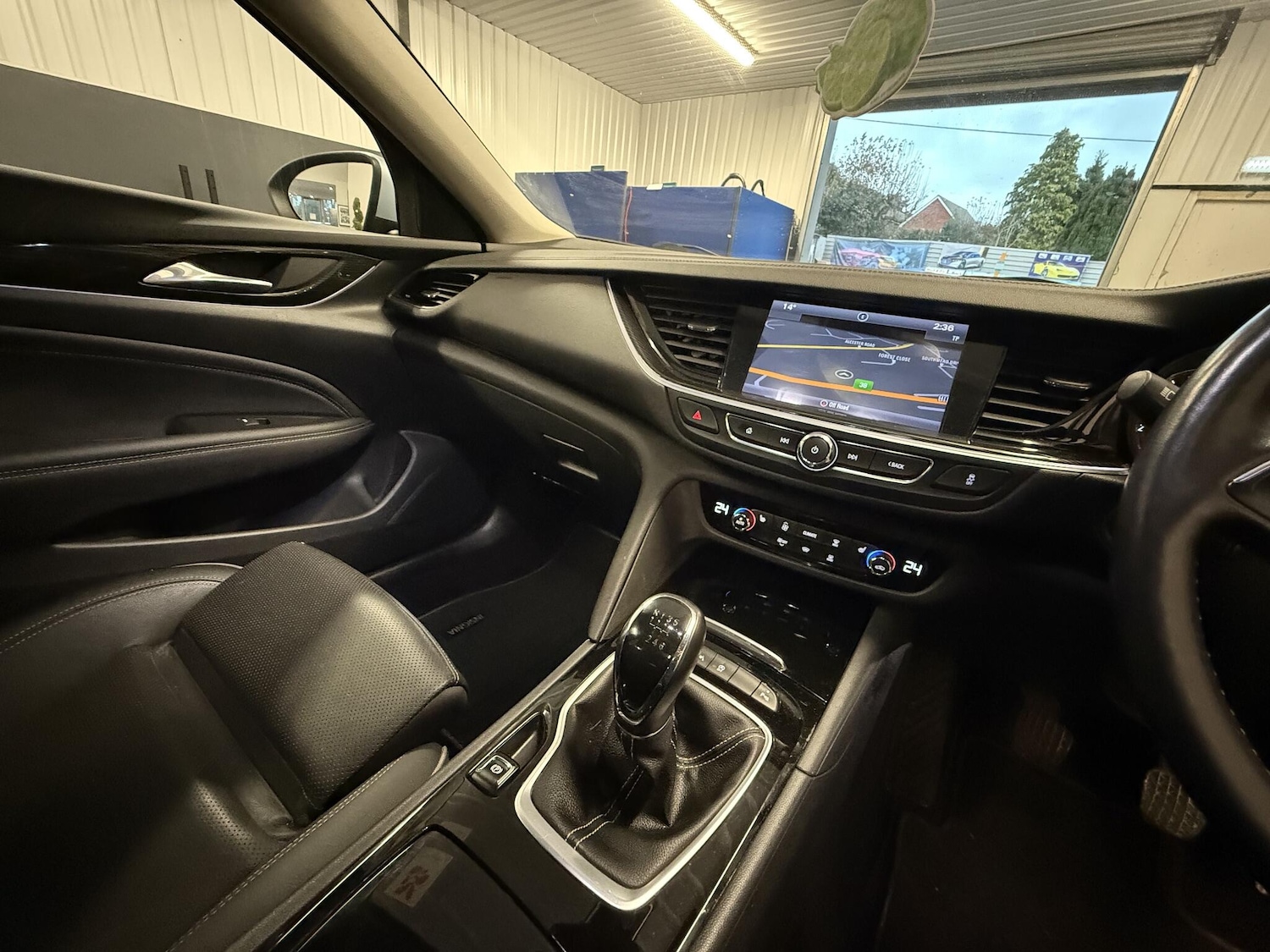 Used Vauxhall Insignia 2017 for sale - 76727496: Photo 8