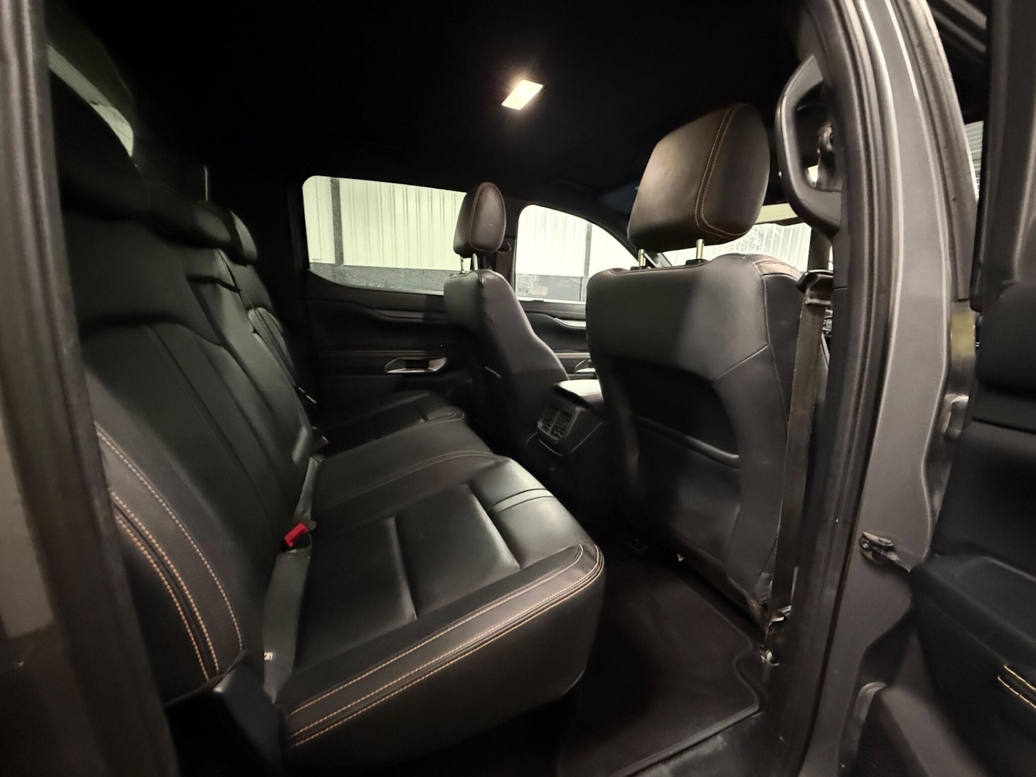 Used Land Rover Defender 2025 for sale - 76759643: Photo 25