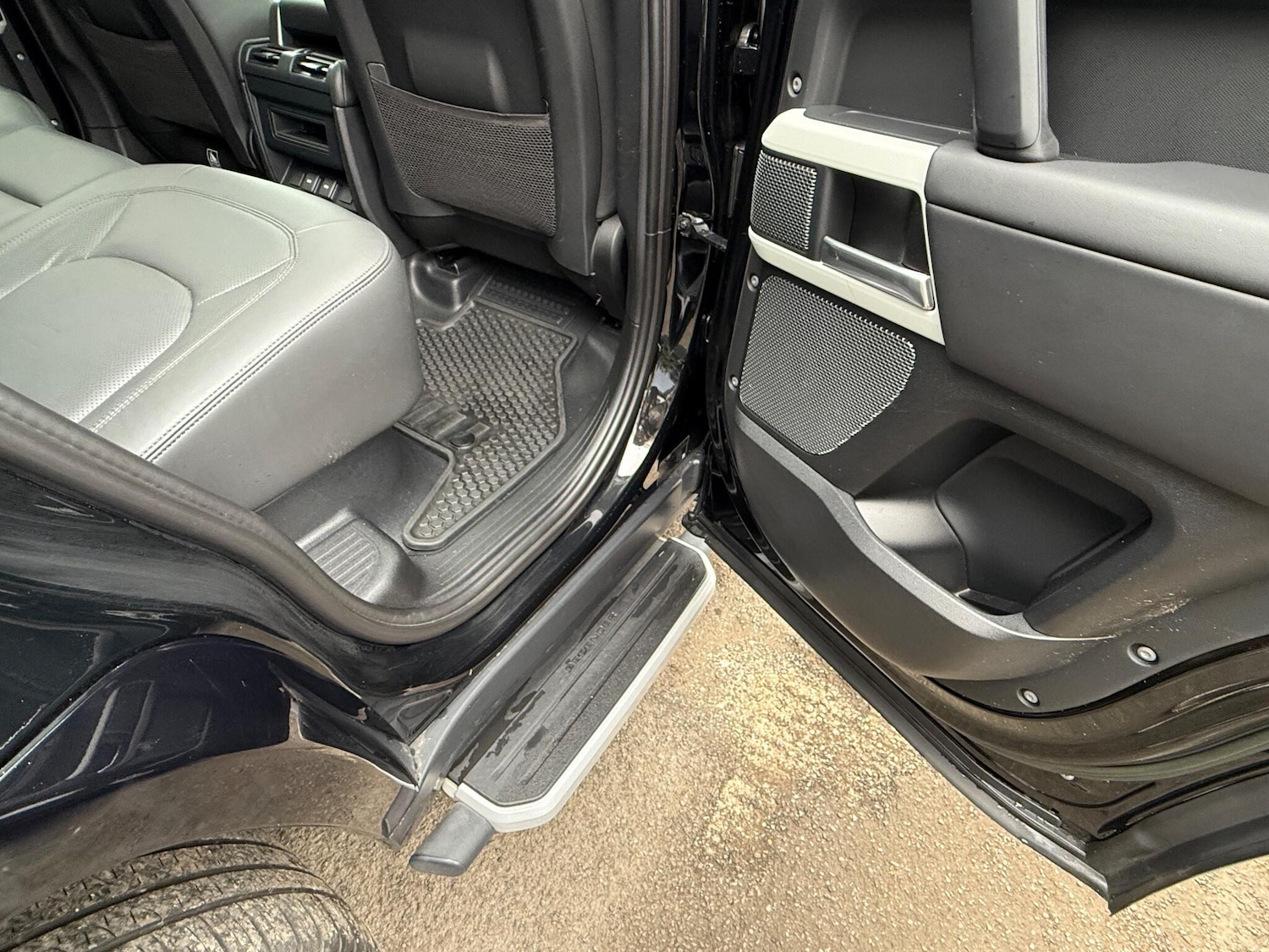 Used Land Rover Defender 110 2023 for sale - 77671071: Photo 10