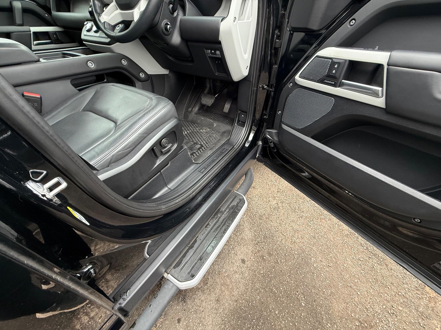 Used Land Rover Defender 110 2023 for sale - 77671071: Photo 8