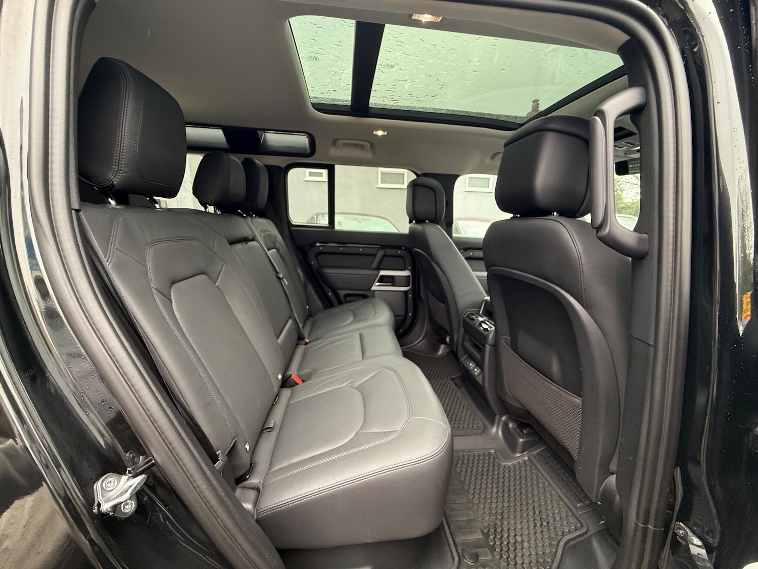 Used Land Rover Defender 110 2023 for sale - 77671071: Photo 9