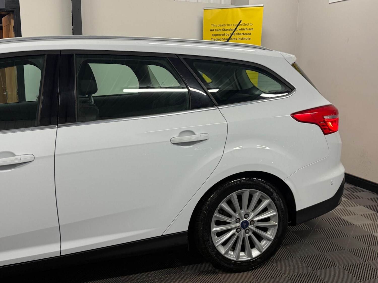 Used Ford Focus 2017 for sale - 76936376: Photo 11