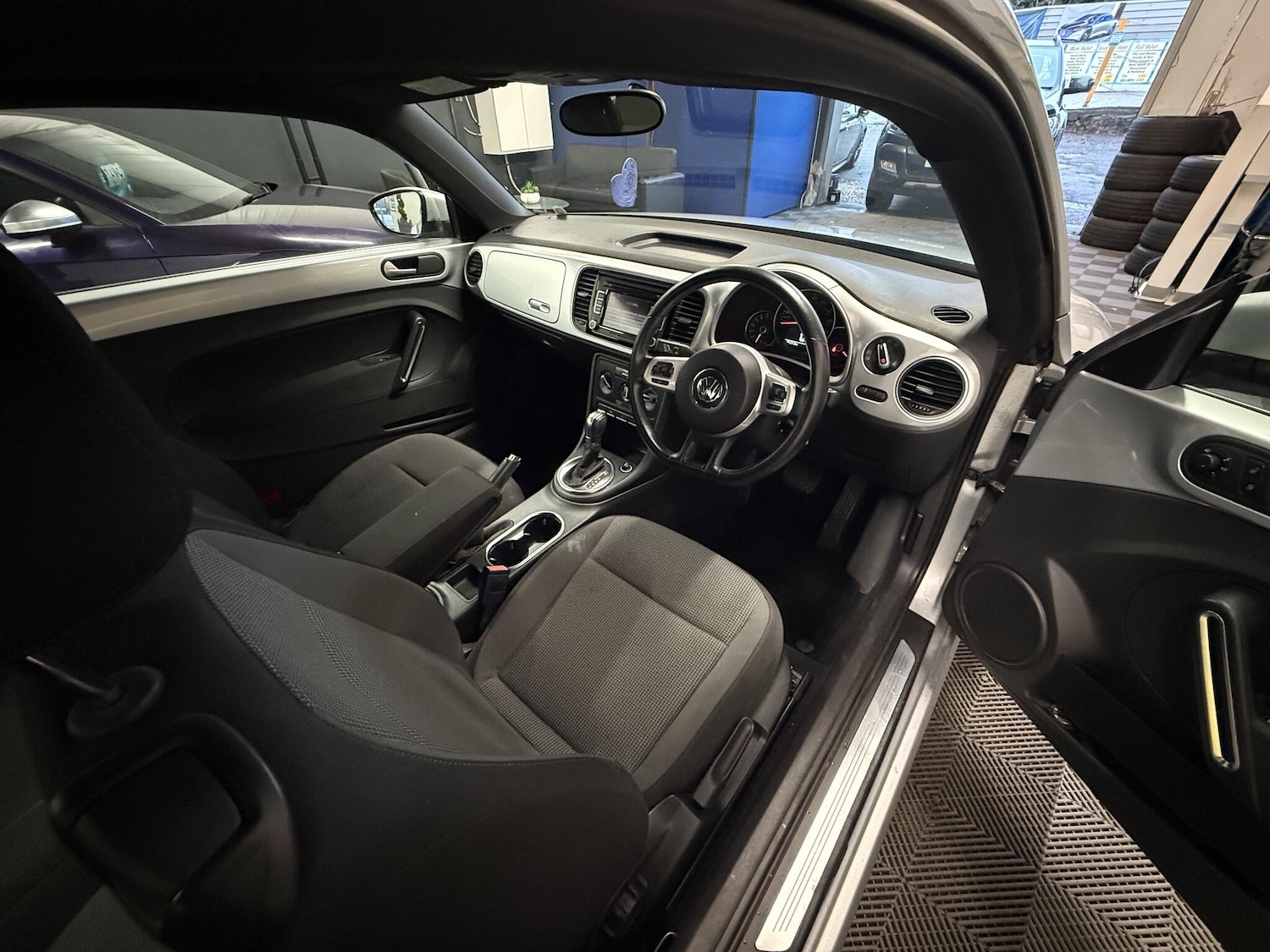 Used Volkswagen Beetle 2012 for sale - 76765895: Photo 4