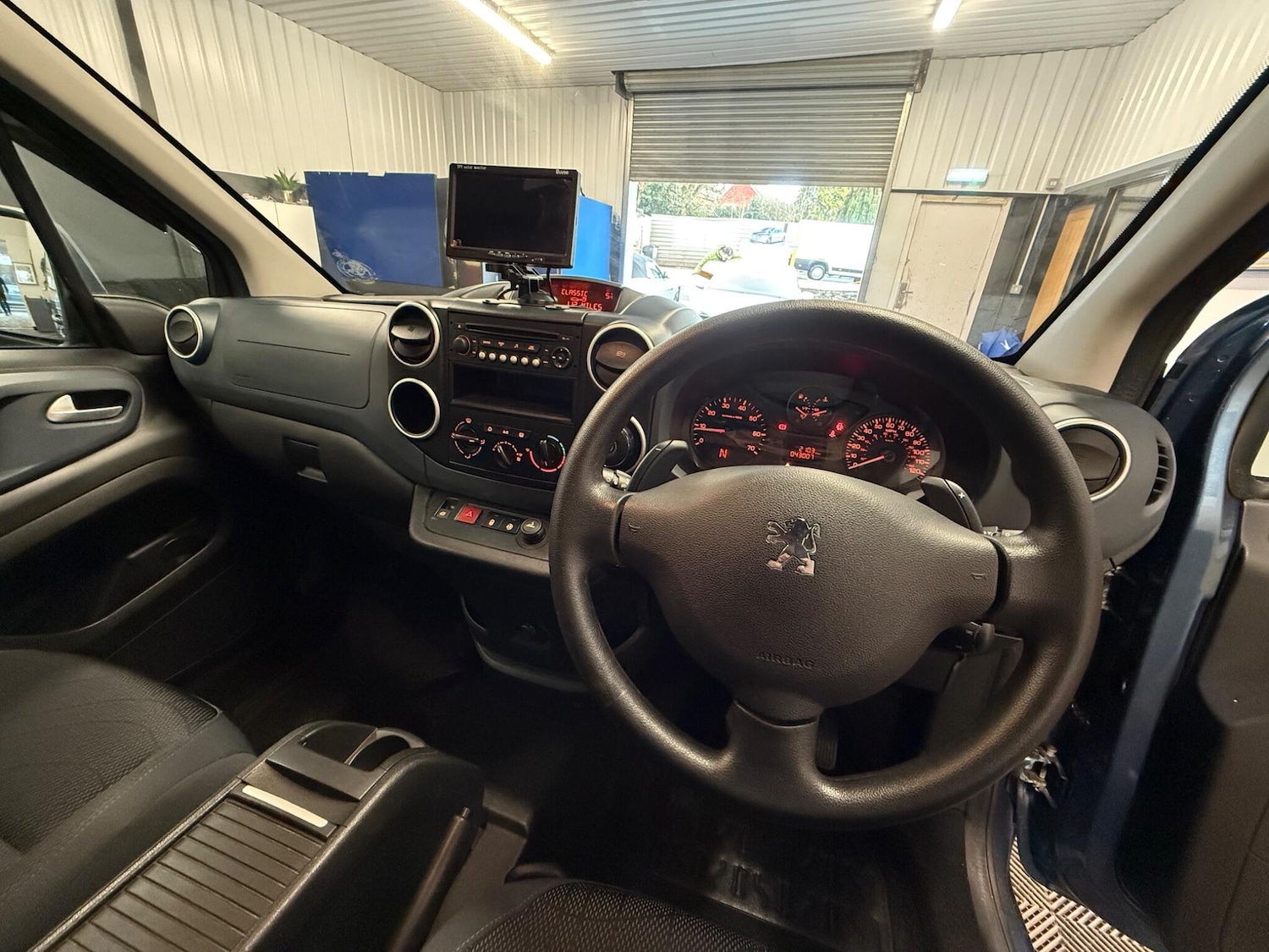 Used Peugeot Partner Tepee 2011 for sale - 77215835: Photo 25