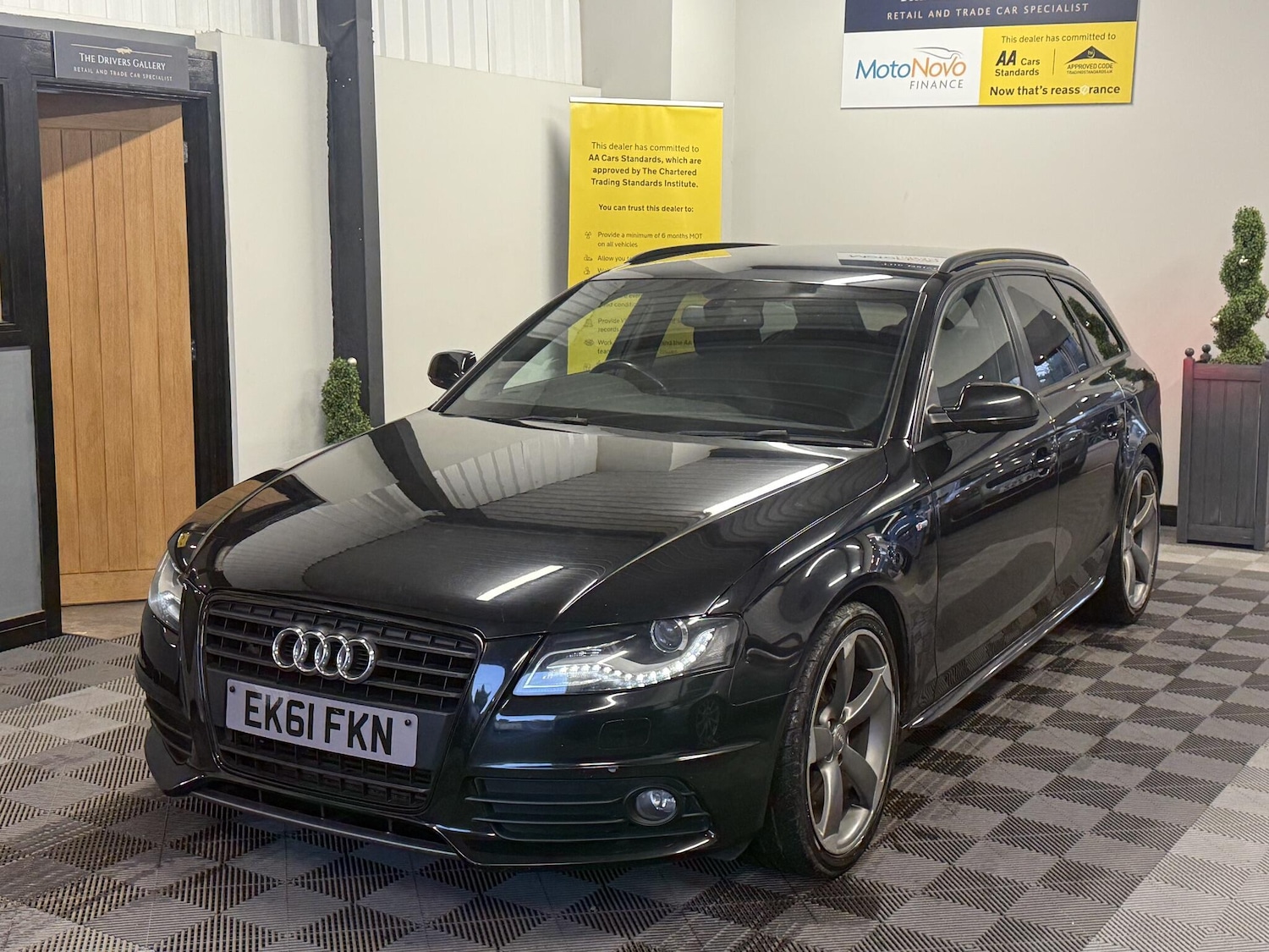 Used Audi A4 Avant 2011 for sale - 76898605: Photo 2