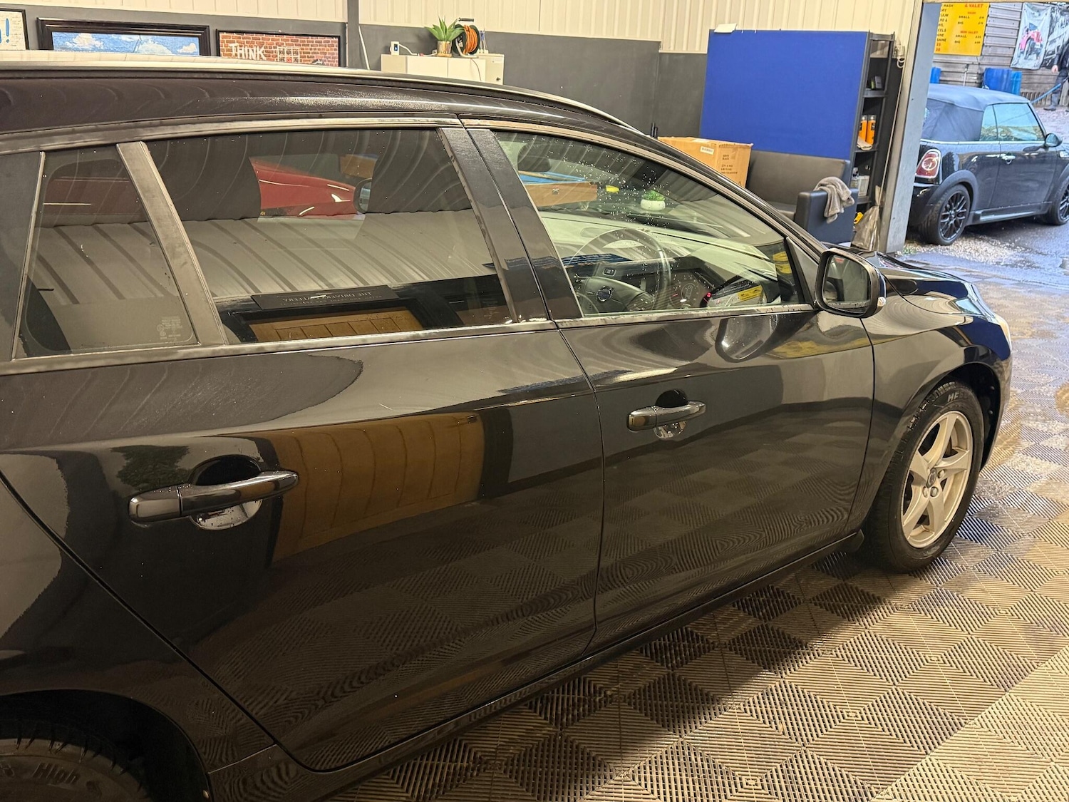 Used Volvo V60 2017 for sale - 77216219: Photo 9