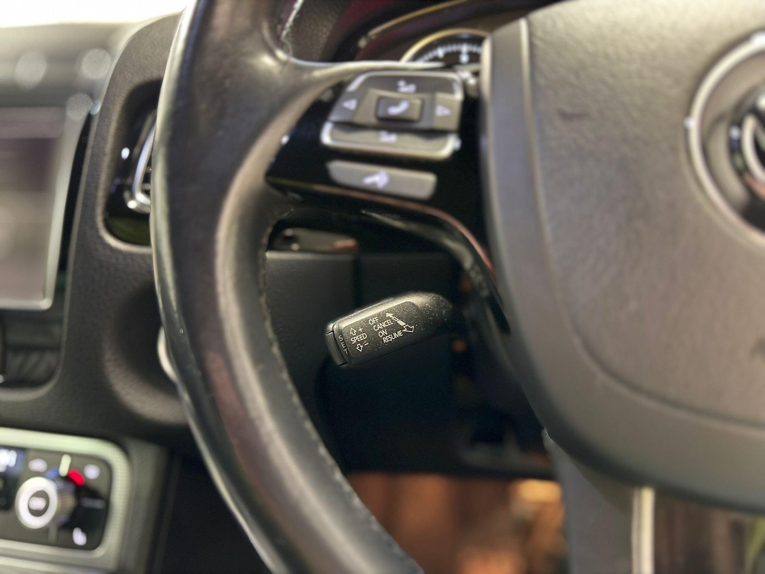 Used Volkswagen Touareg 2015 for sale - 77202703: Photo 12