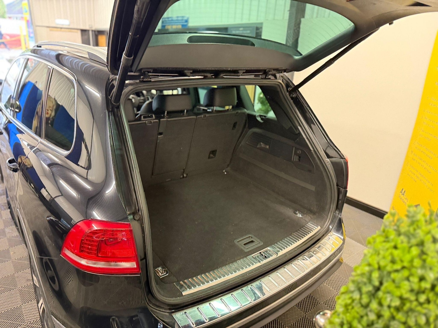 Used Volkswagen Touareg 2015 for sale - 77202703: Photo 15