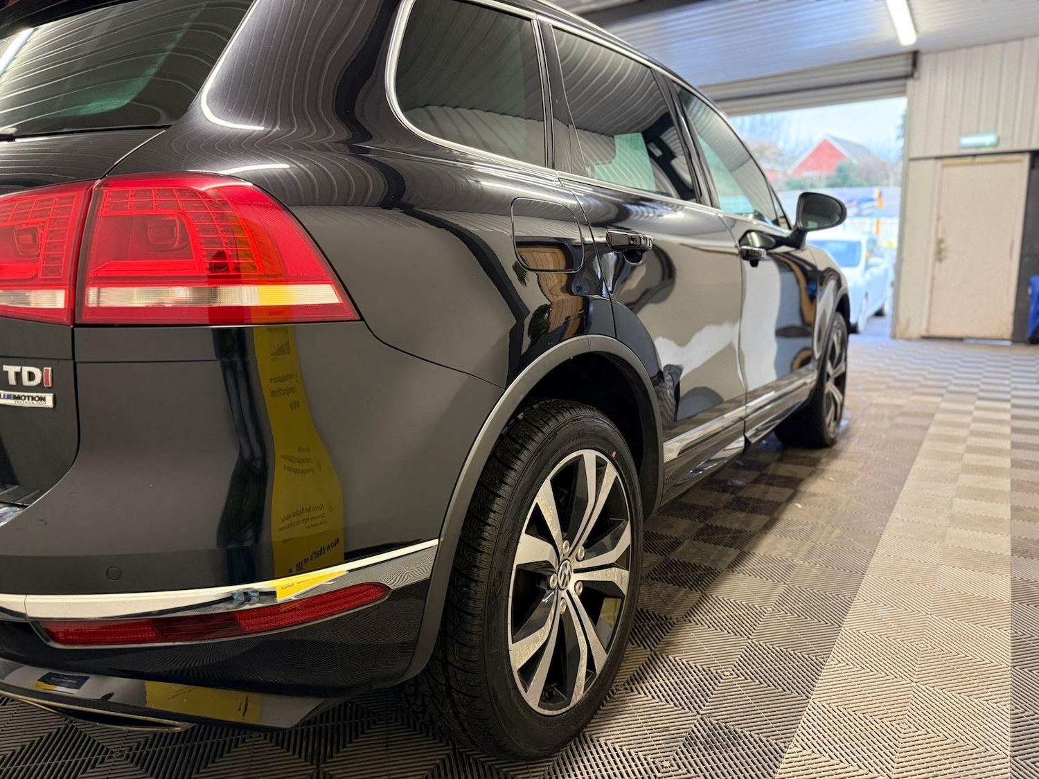 Used Volkswagen Touareg 2015 for sale - 77202703: Photo 2