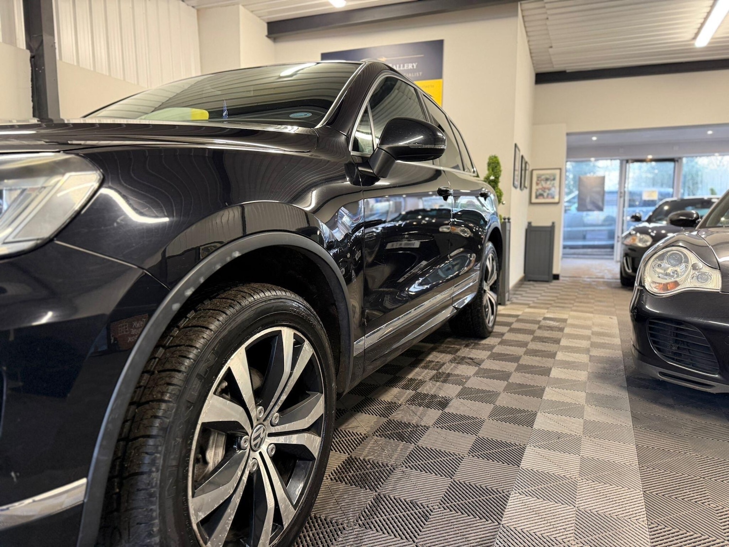 Used Volkswagen Touareg 2015 for sale - 77202703: Photo 3