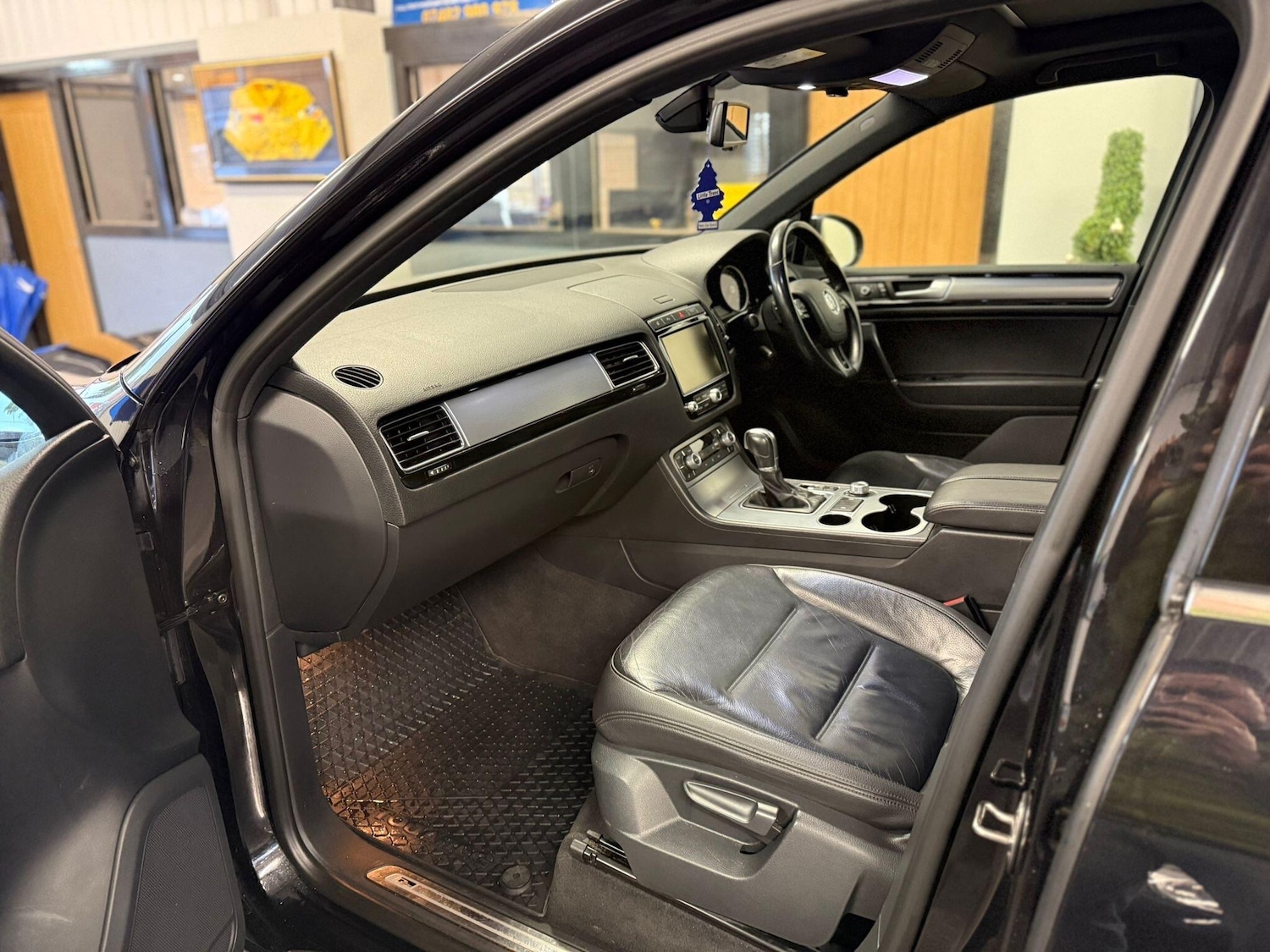 Used Volkswagen Touareg 2015 for sale - 77202703: Photo 7