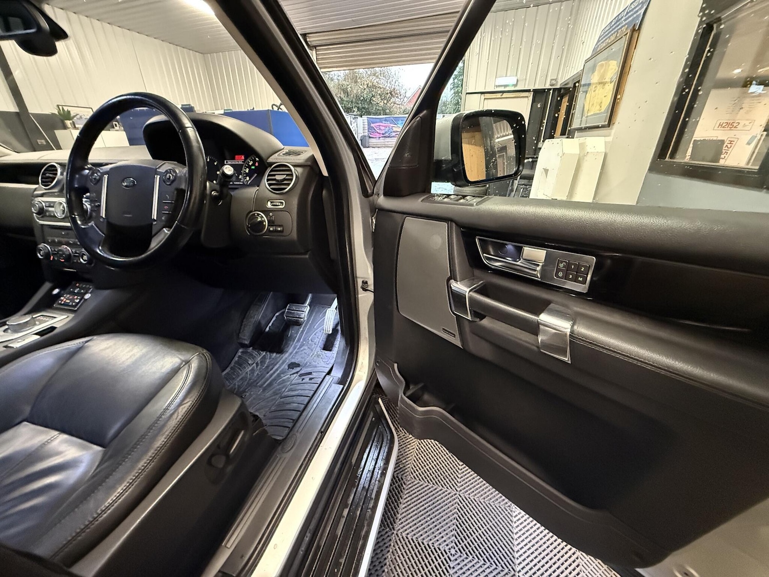 Used Land Rover Discovery 2011 for sale - 76667501: Photo 11