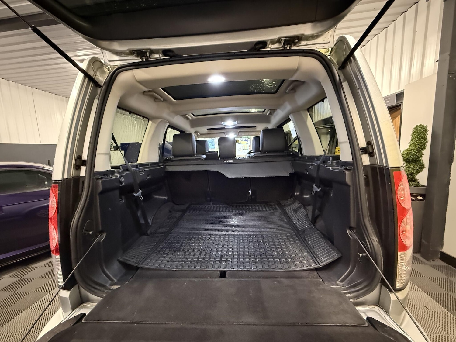 Used Land Rover Discovery 2011 for sale - 76667501: Photo 19