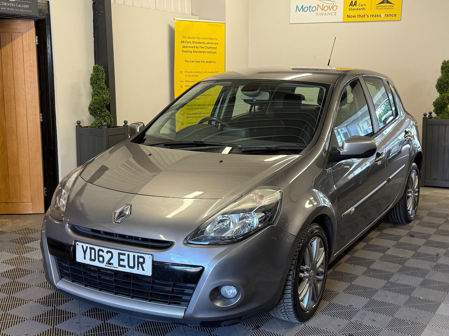 Used Renault Clio 2012 for sale - 78148208: Photo 2