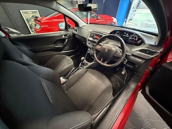 Used Peugeot 208 2016 for sale - 76294473: Photo