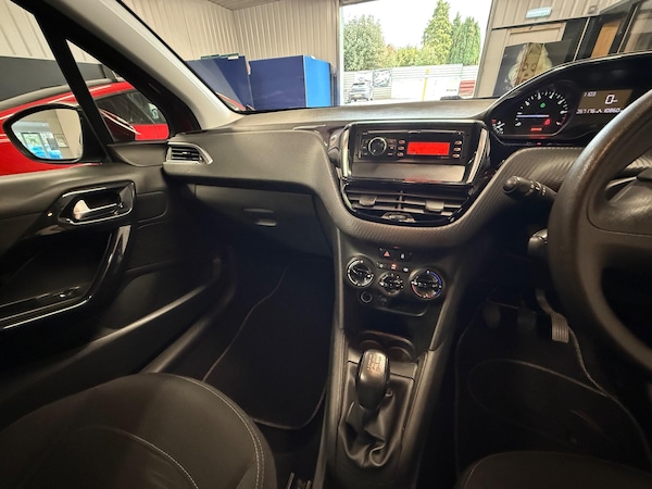 Used Peugeot 208 2016 for sale - 76294473: Photo 9